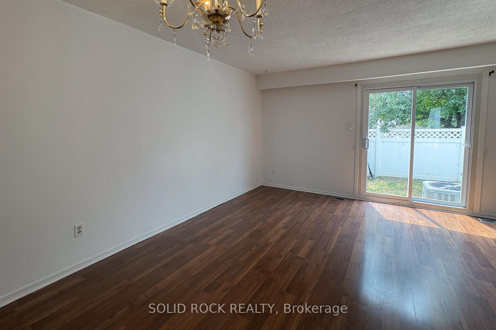 Photo 8 of Unit 22, 5 Hadley Circle, Ottawa, Bells Corners — HOMEH
