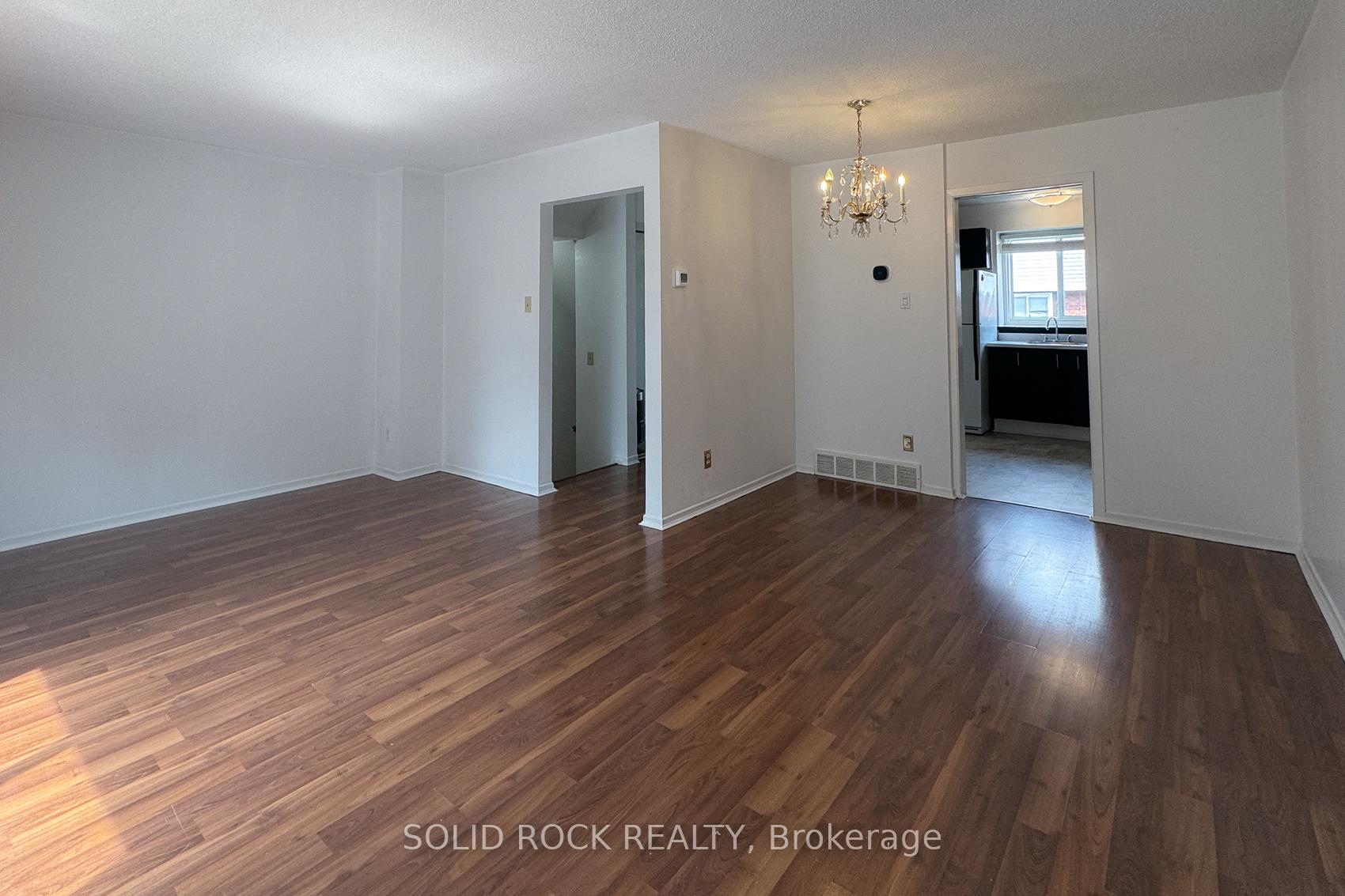Photo 9 of Unit 22, 5 Hadley Circle, Ottawa, Bells Corners — HOMEH