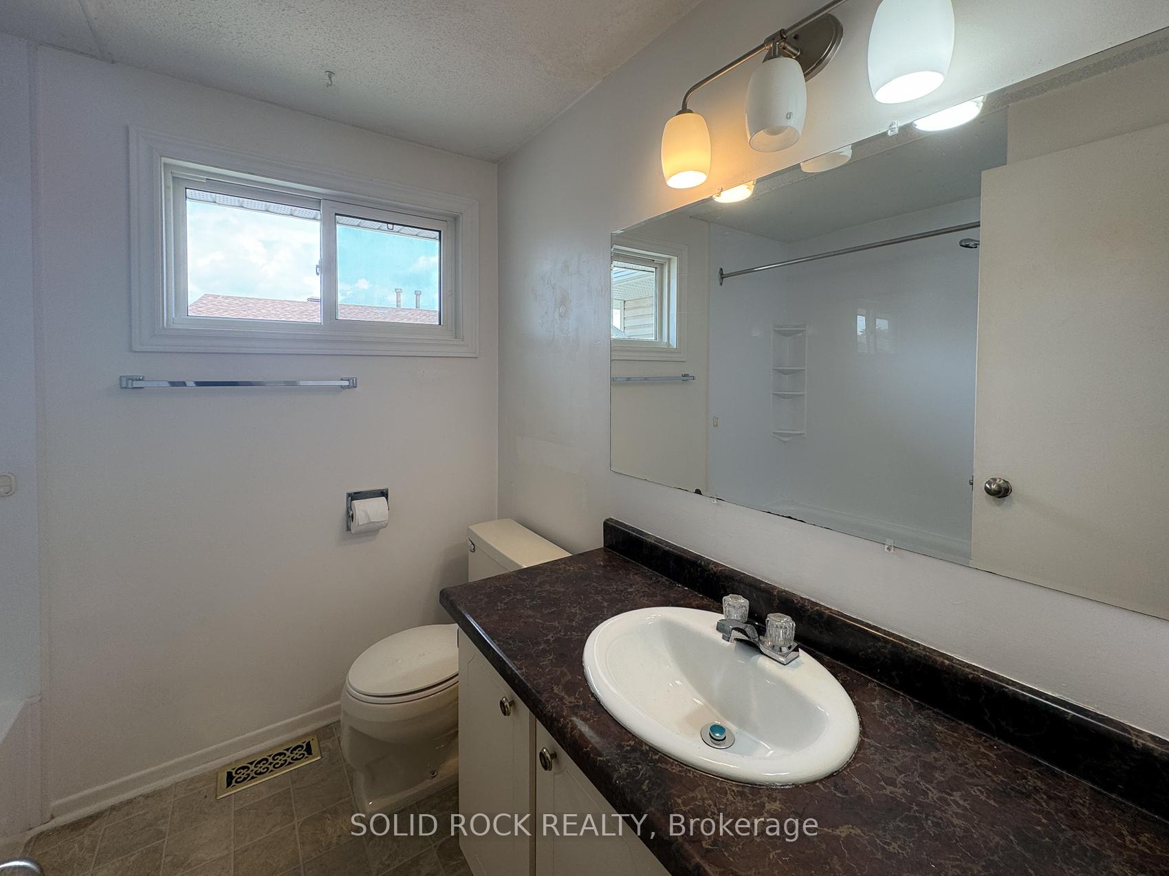 Photo 11 of Unit 22, 5 Hadley Circle, Ottawa, Bells Corners — HOMEH