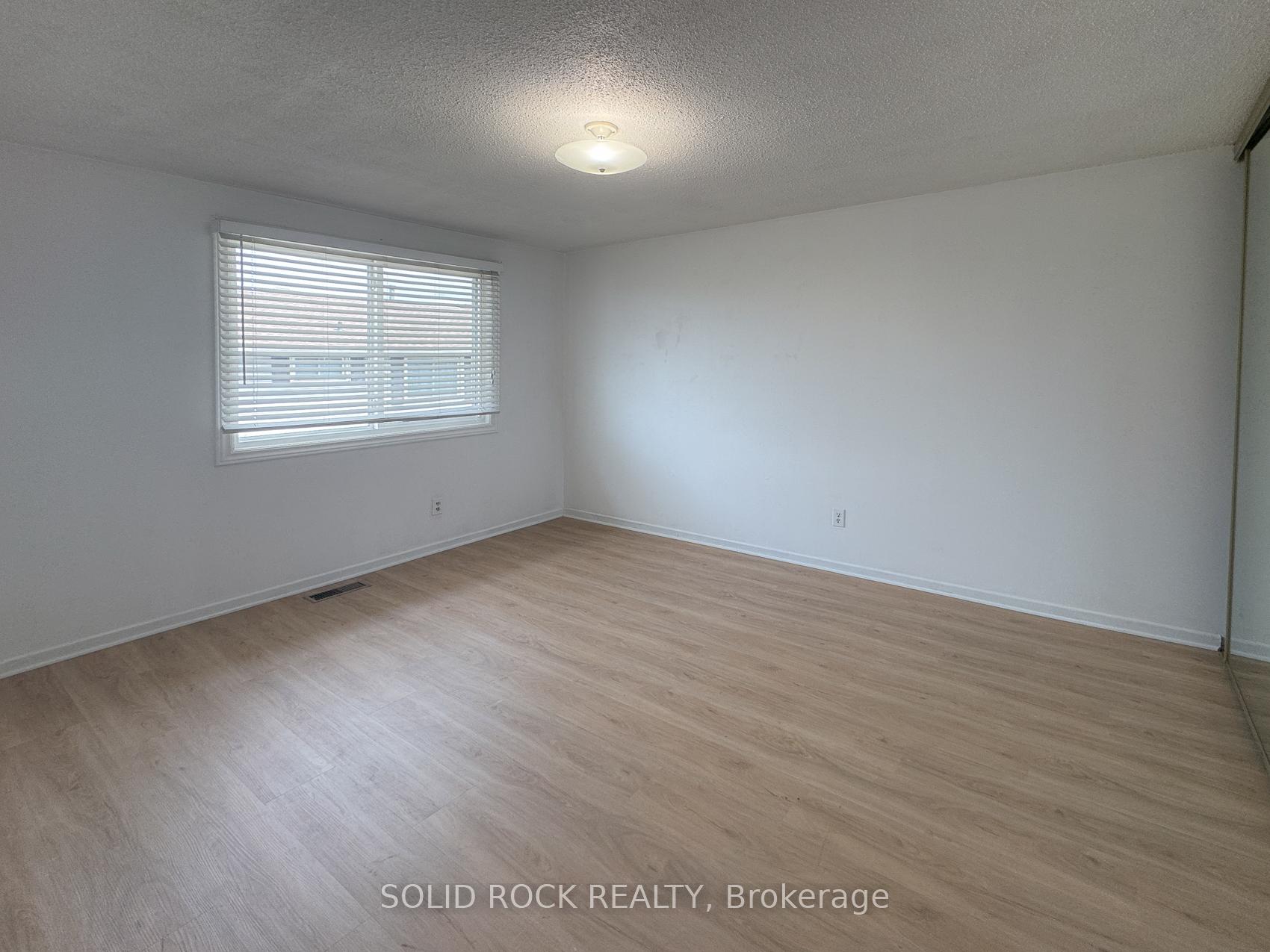 Photo 12 of Unit 22, 5 Hadley Circle, Ottawa, Bells Corners — HOMEH
