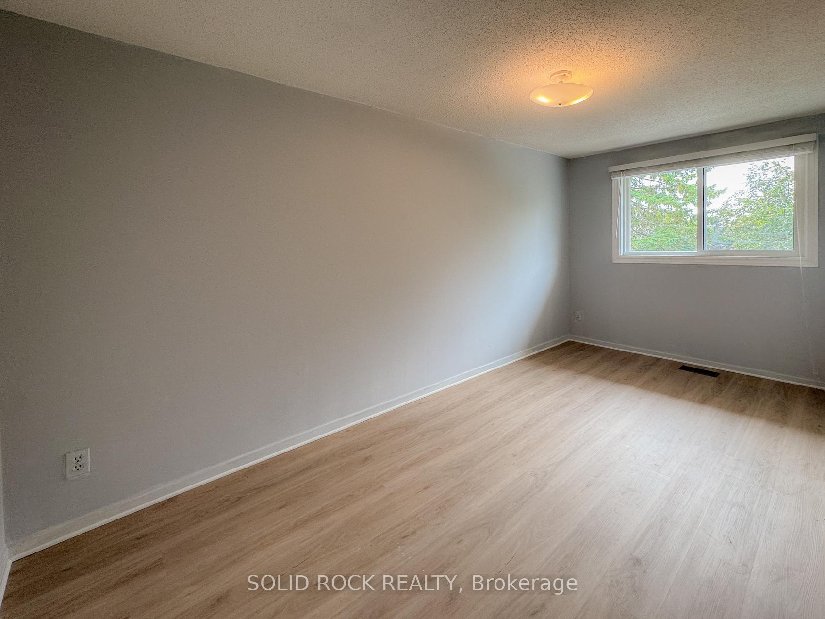 Photo 13 of Unit 22, 5 Hadley Circle, Ottawa, Bells Corners — HOMEH