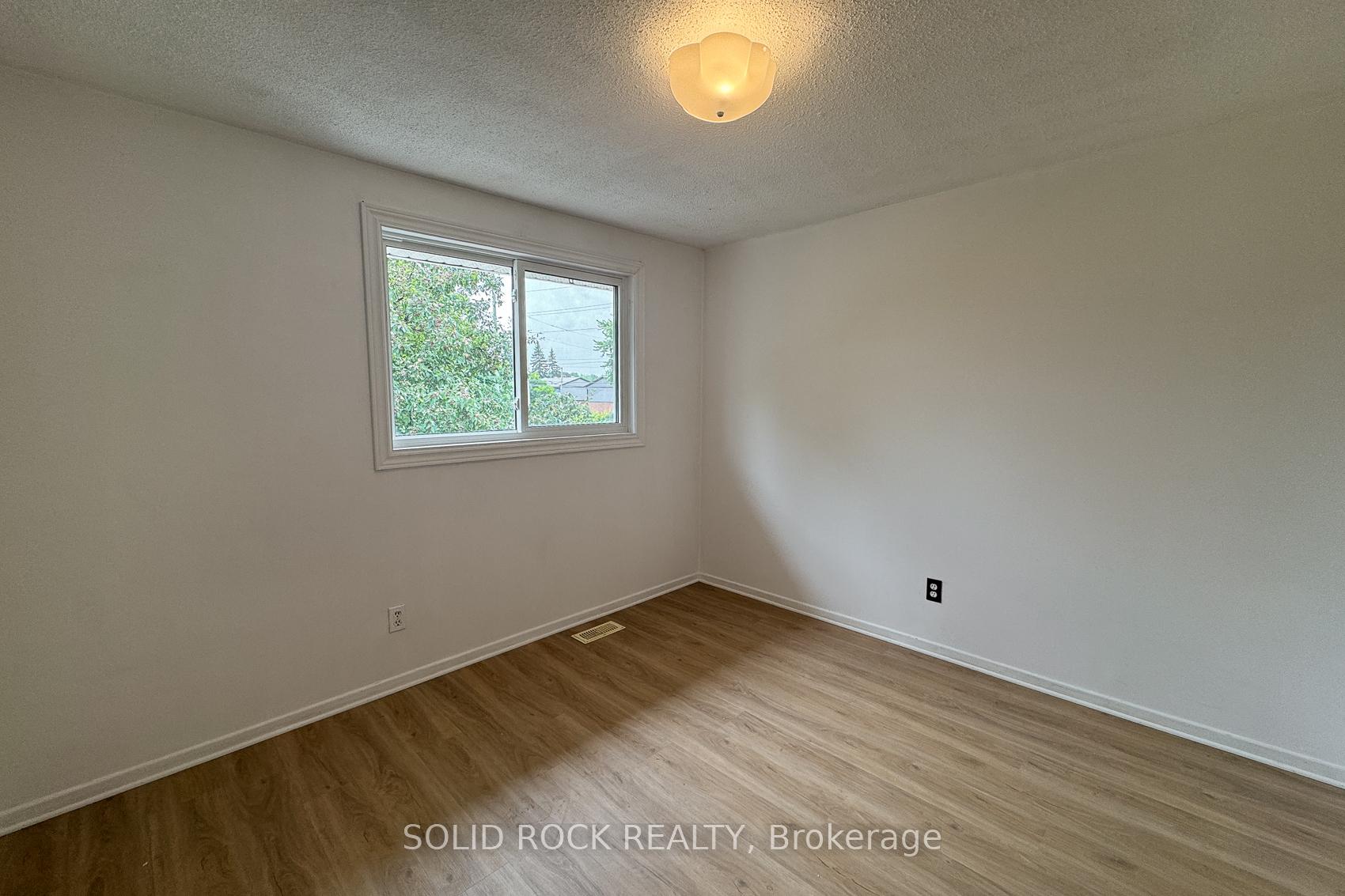 Photo 14 of Unit 22, 5 Hadley Circle, Ottawa, Bells Corners — HOMEH