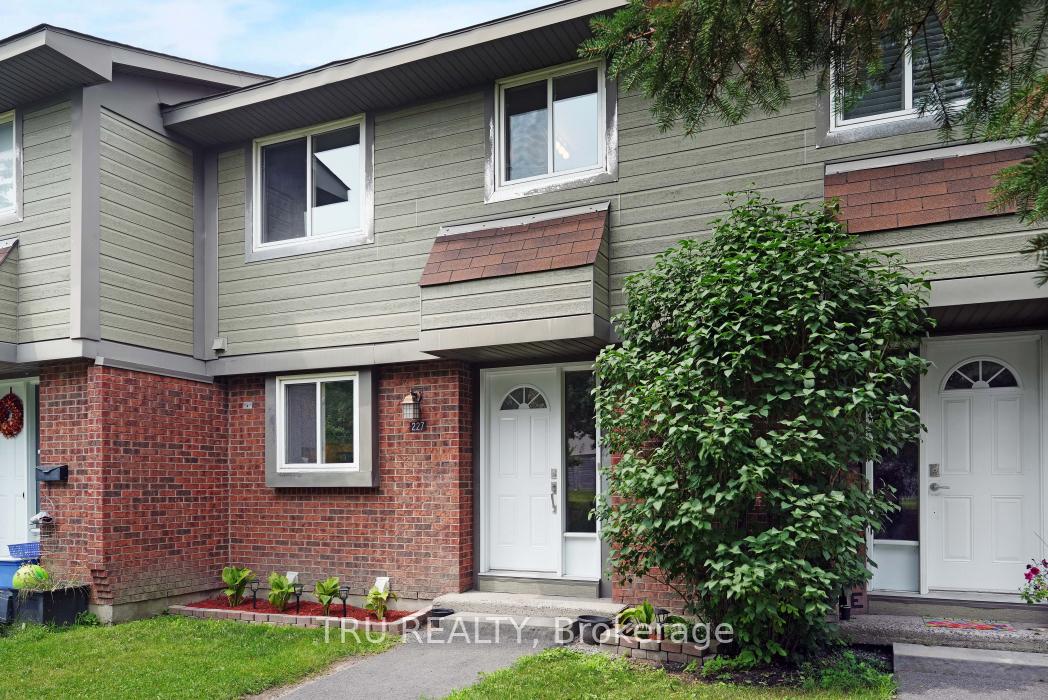 Photo 3 of 227 Pickford Drive, Ottawa, Kanata - Katimavik — HOMEH