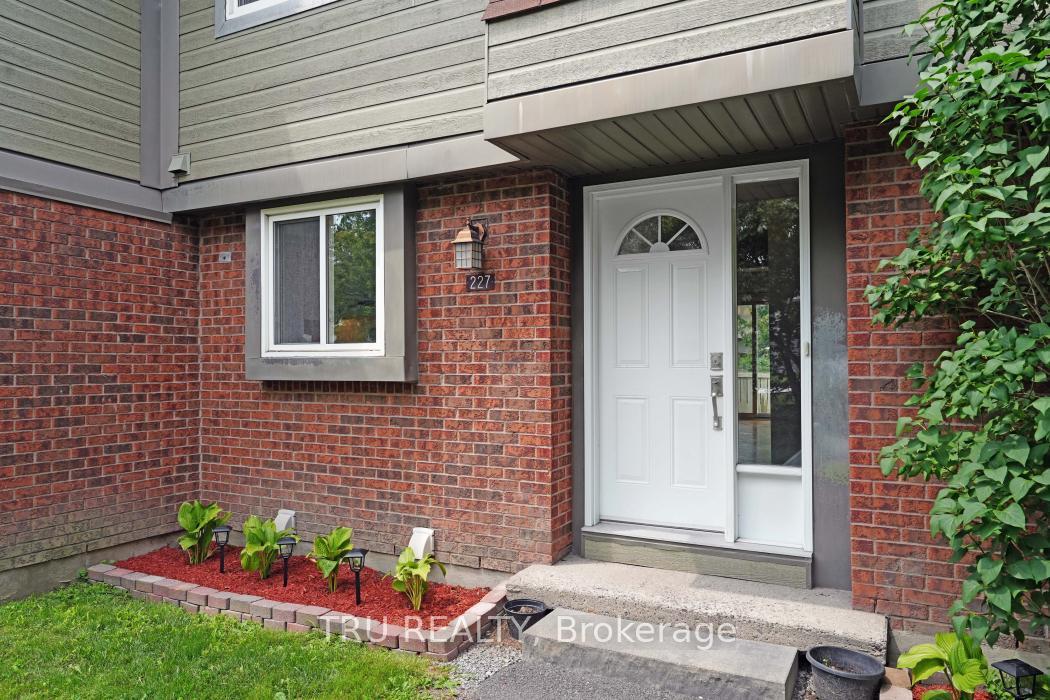 Photo 4 of 227 Pickford Drive, Ottawa, Kanata - Katimavik — HOMEH