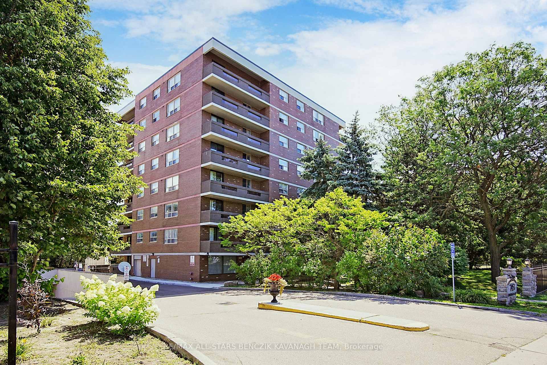 Photo 1 of Unit 801, 7451 Yonge Street, Markham, Thornhill — HOMEH