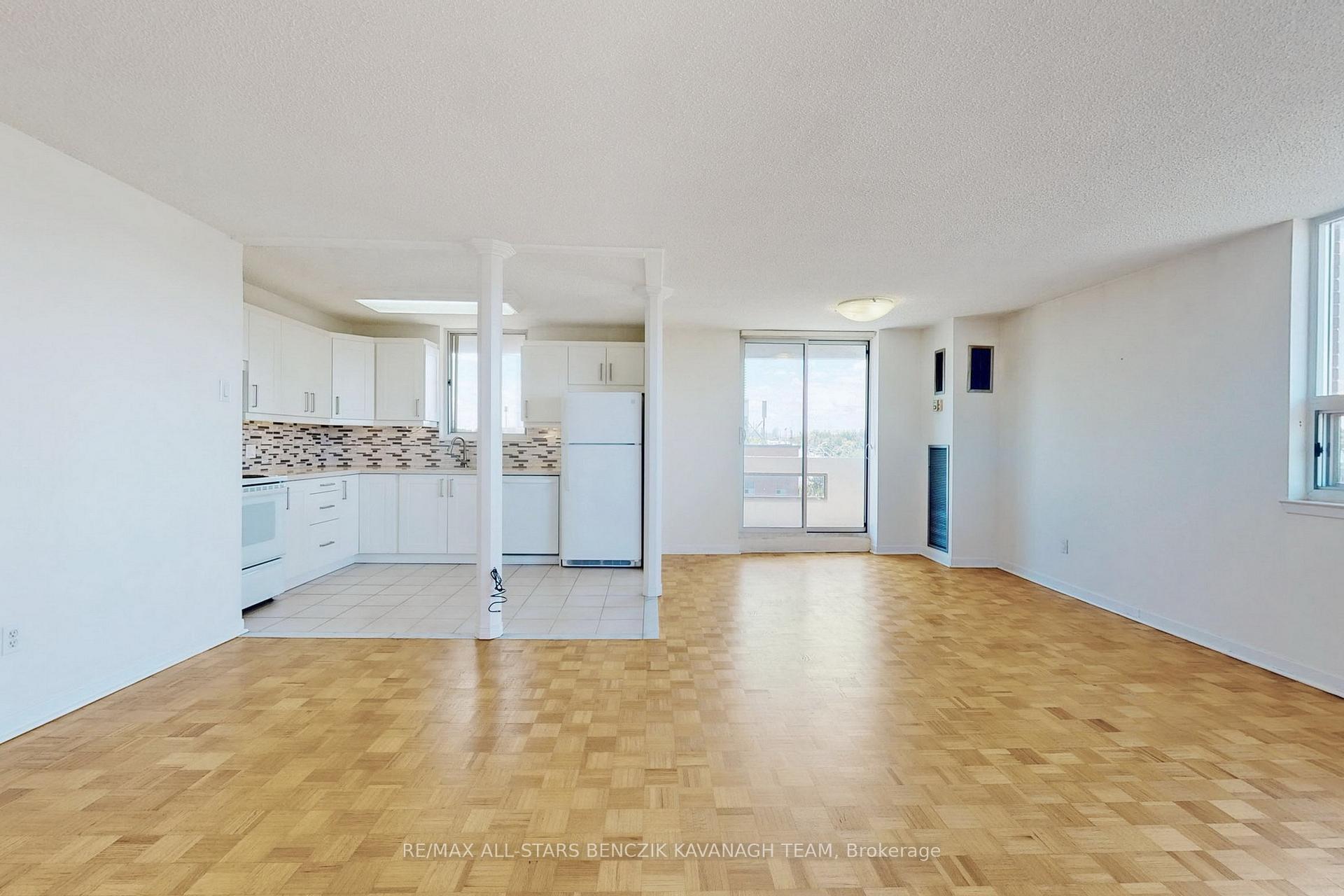 Photo 2 of Unit 801, 7451 Yonge Street, Markham, Thornhill — HOMEH