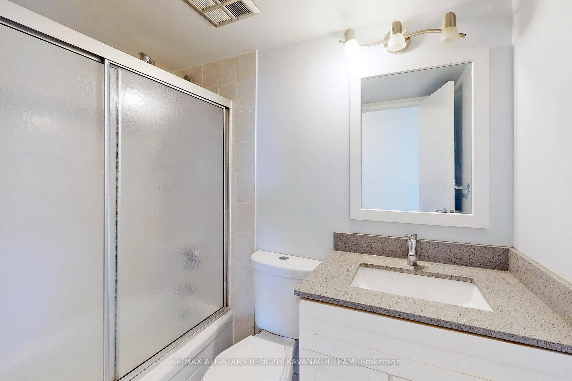 Photo 8 of Unit 801, 7451 Yonge Street, Markham, Thornhill — HOMEH