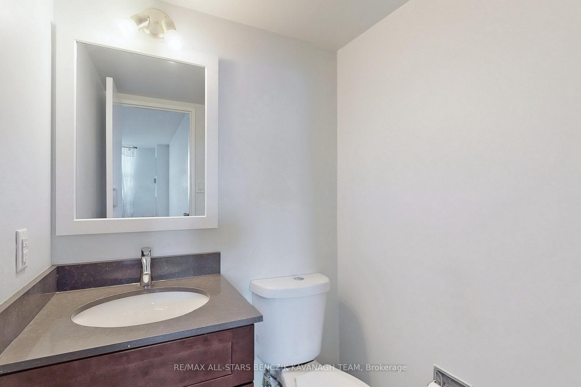 Photo 10 of Unit 801, 7451 Yonge Street, Markham, Thornhill — HOMEH