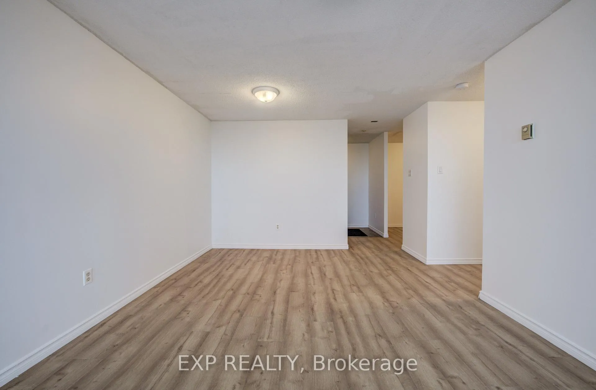 Photo 6 of Unit 1107, 55 Green Valley Drive, Kitchener — HOMEH