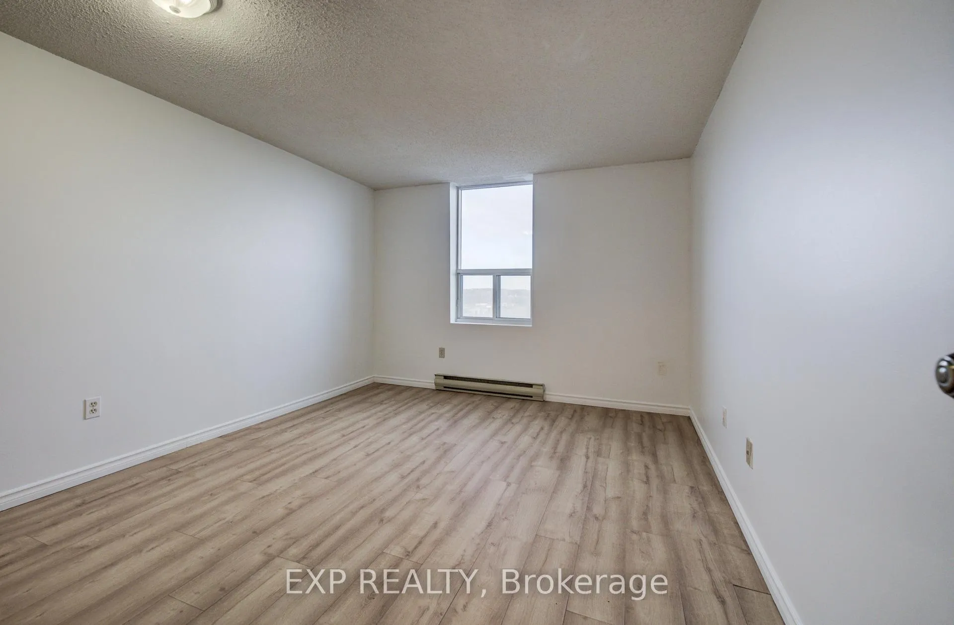 Photo 9 of Unit 1107, 55 Green Valley Drive, Kitchener — HOMEH