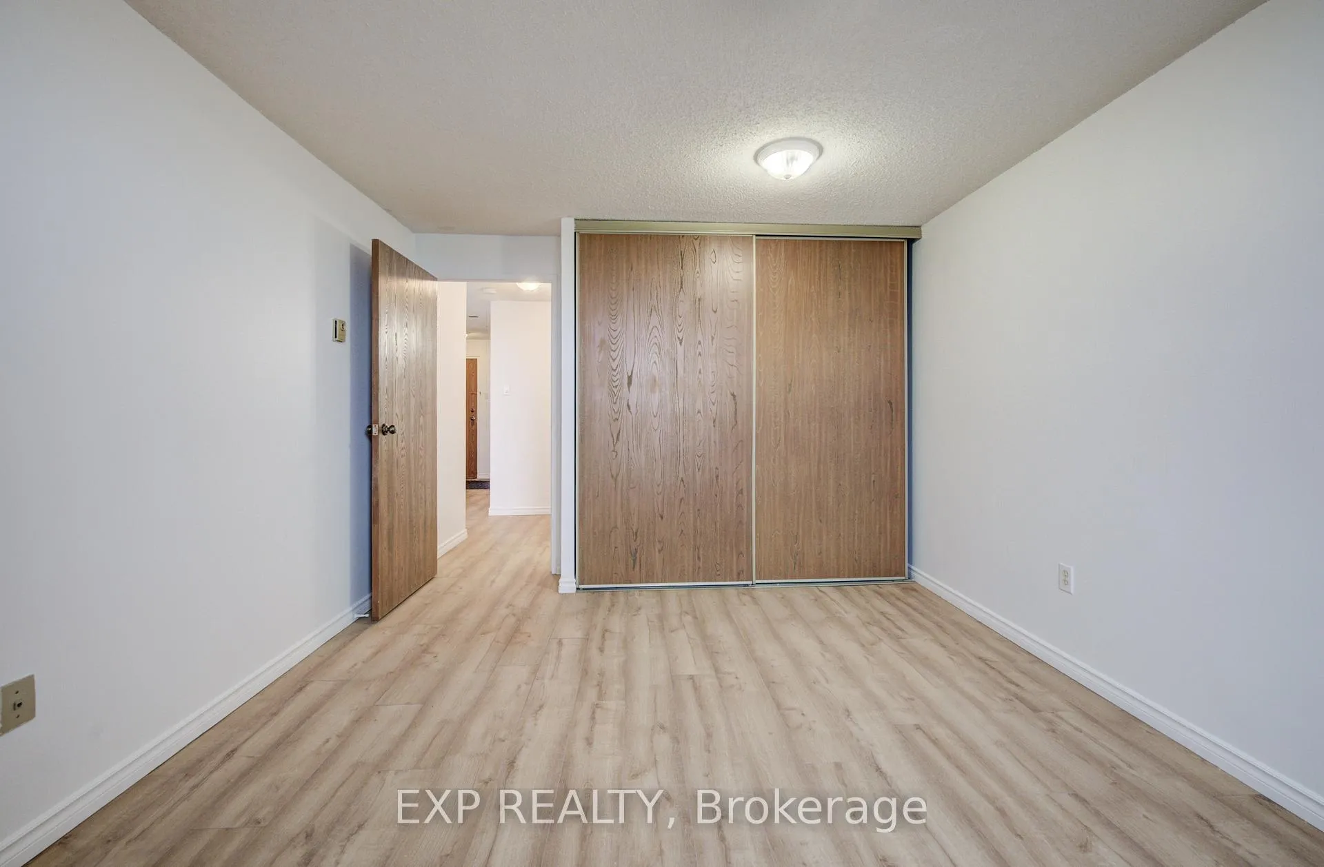 Photo 10 of Unit 1107, 55 Green Valley Drive, Kitchener — HOMEH