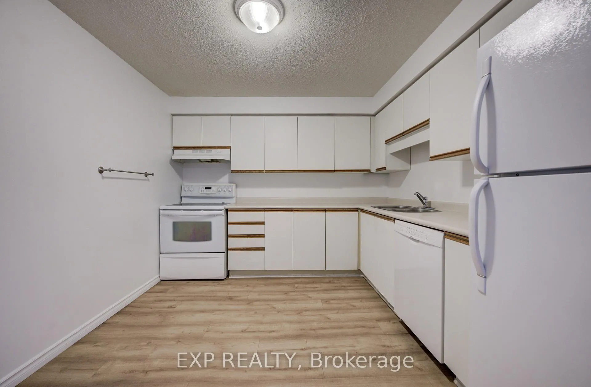 Photo 13 of Unit 1107, 55 Green Valley Drive, Kitchener — HOMEH