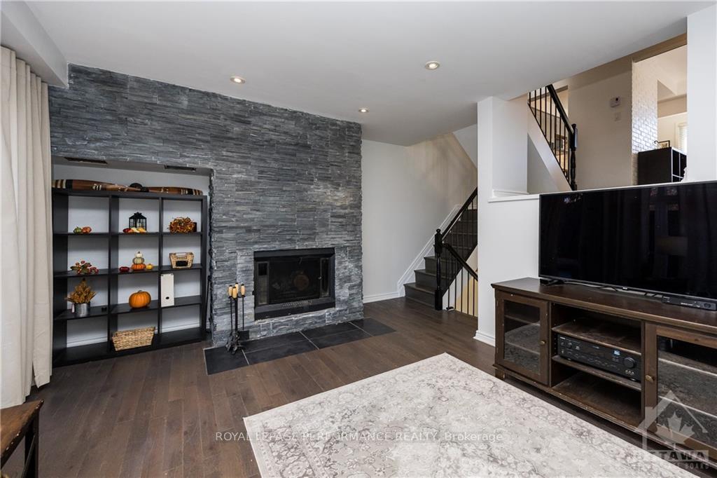 Photo 12 of 52 Reaney Court, Ottawa, Kanata - Beaverbrook — HOMEH