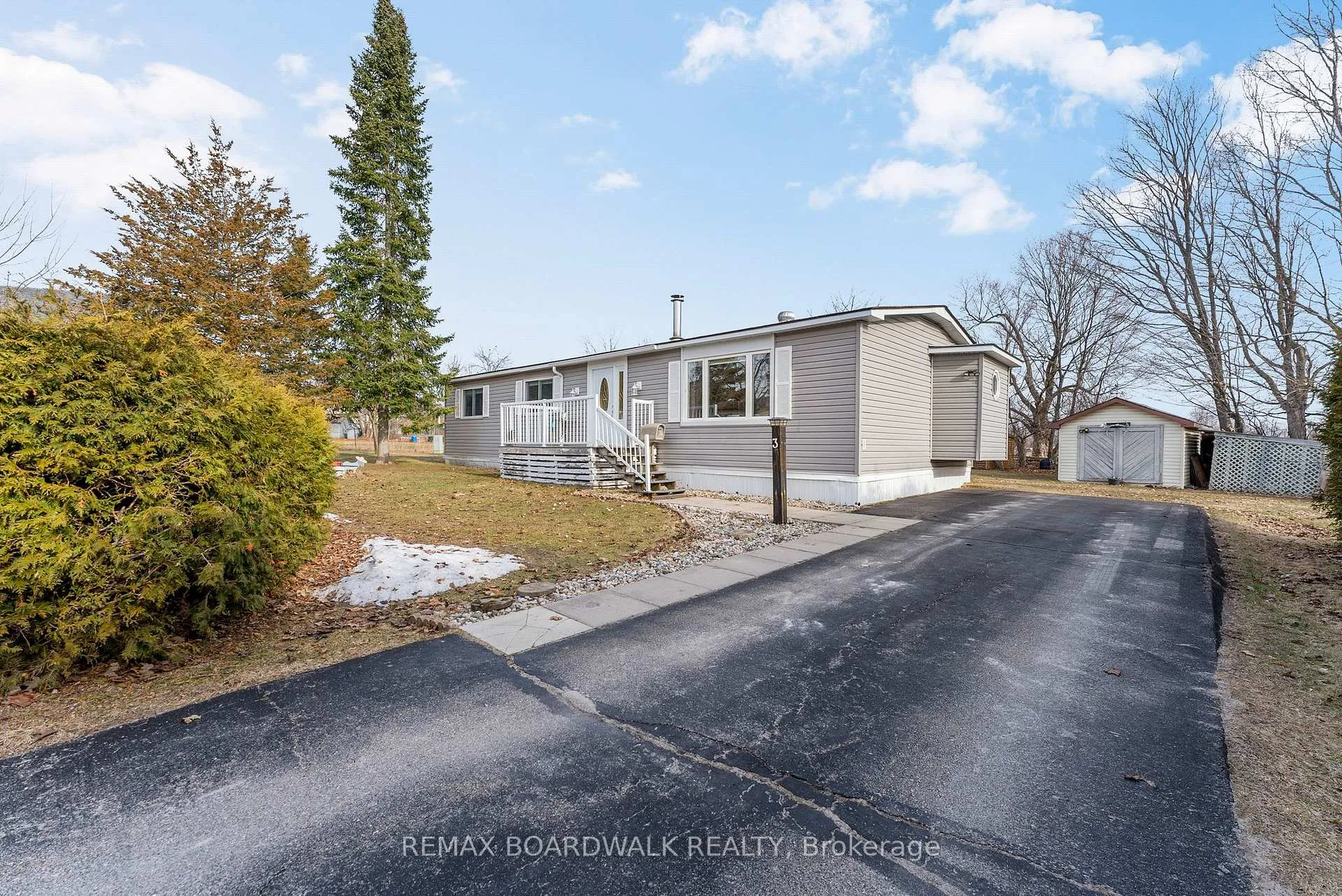 Photo 2 of 3 Otterdale Crescent, Rideau Lakes, Rideau Lakes (South Elmsley) Twp — HOMEH
