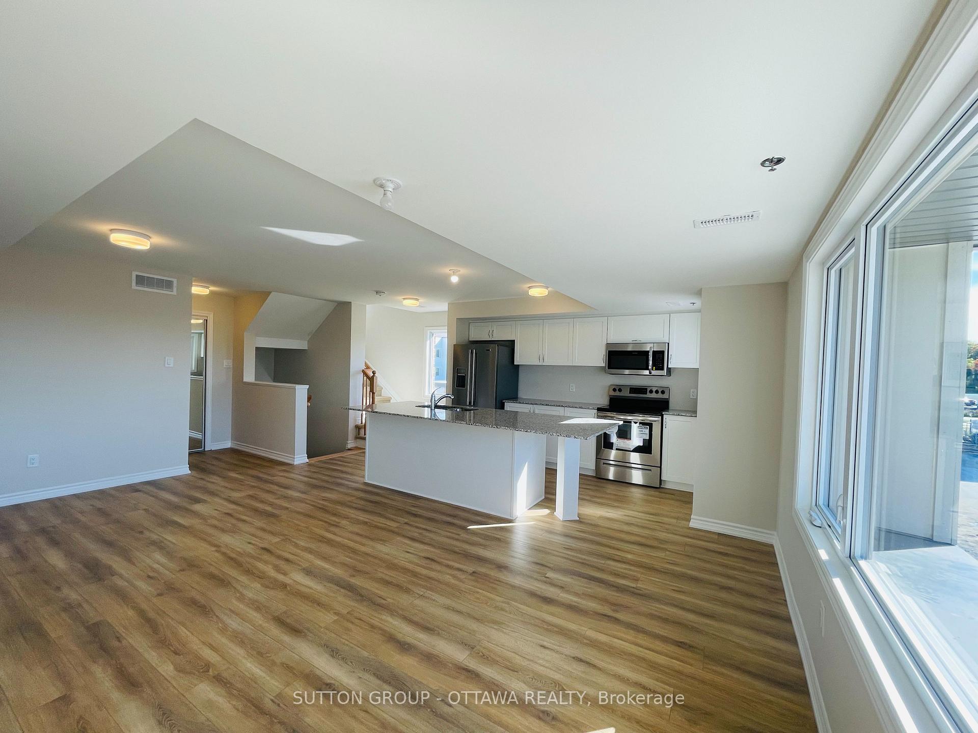 Photo 5 of 126 Michael Stoqua Street, Ottawa, CFB Rockcliffe and Area — HOMEH