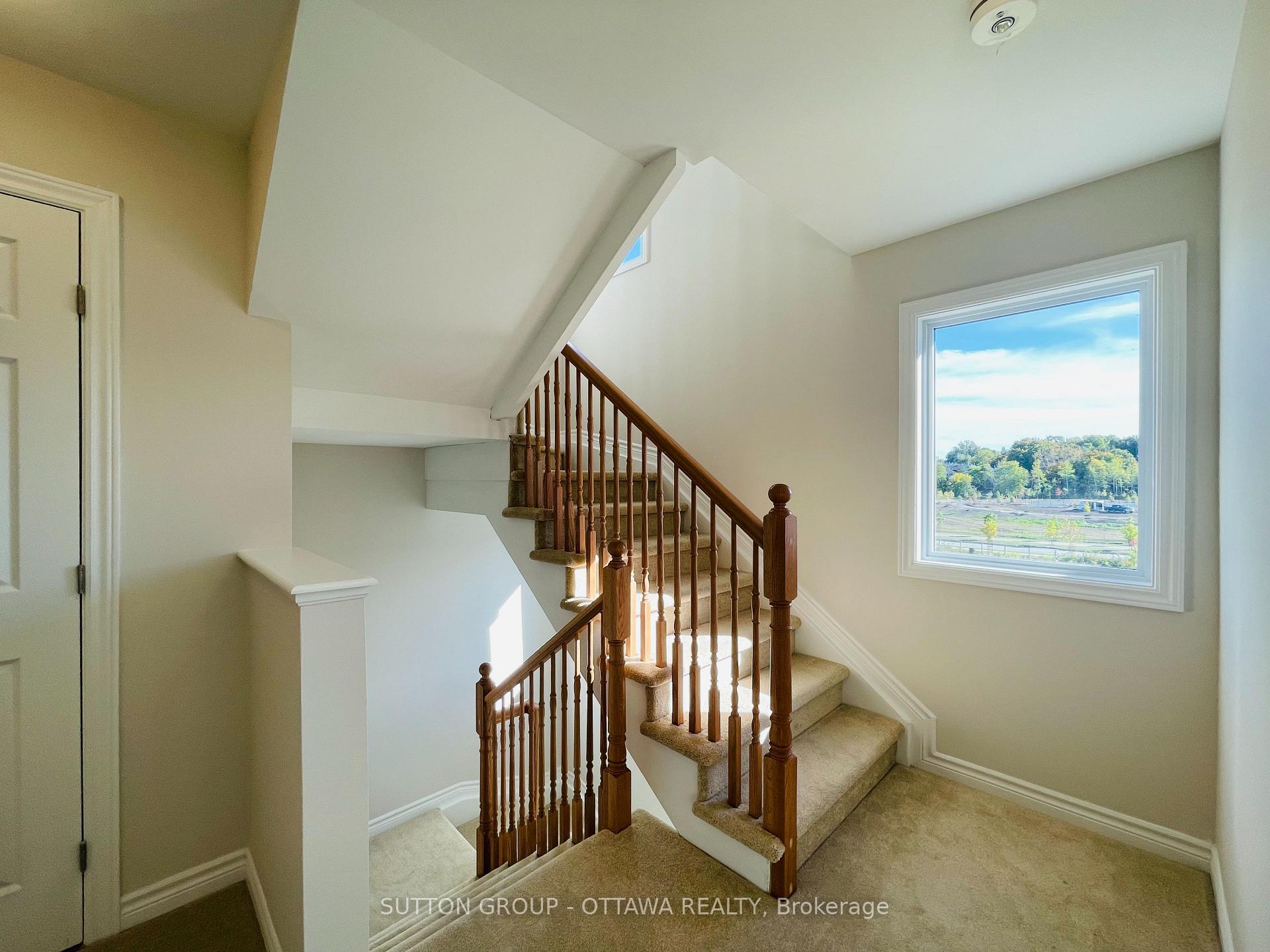 Photo 9 of 126 Michael Stoqua Street, Ottawa, CFB Rockcliffe and Area — HOMEH