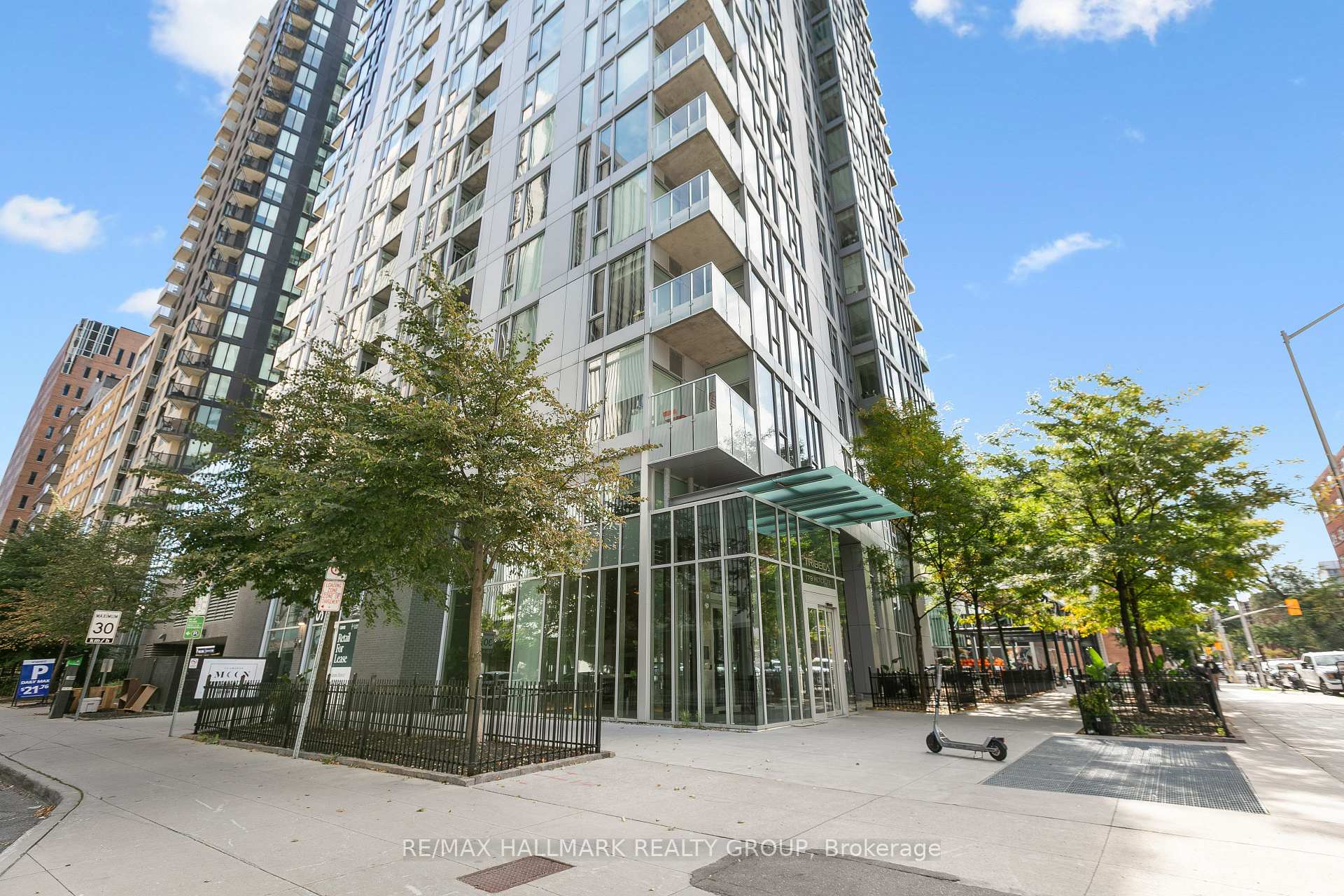 Front of Unit 1510, 179 Metcalfe Street