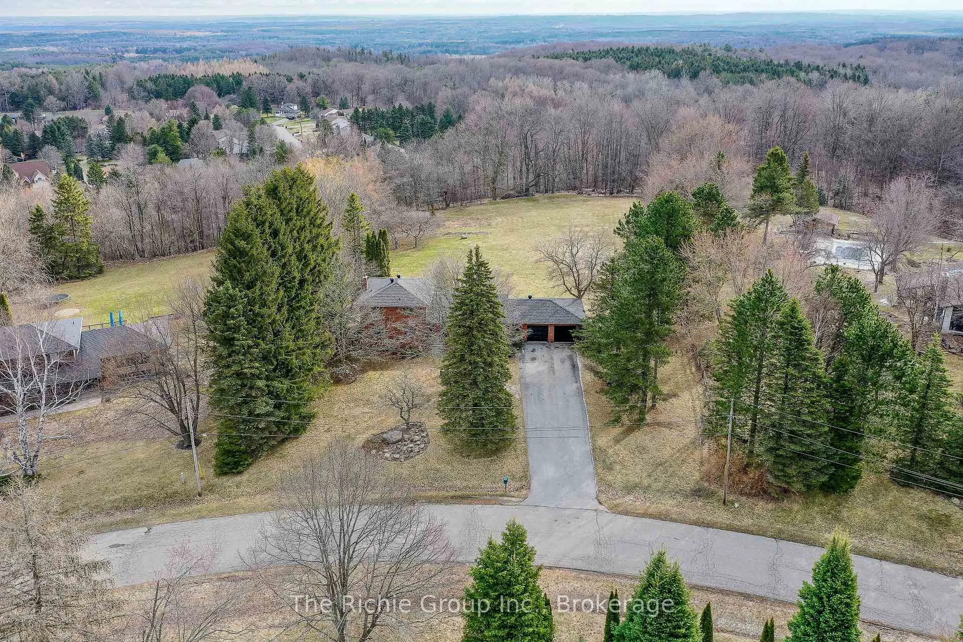 Photo 2 of 9 Mill View Court, Caledon, Mono Mills — HOMEH