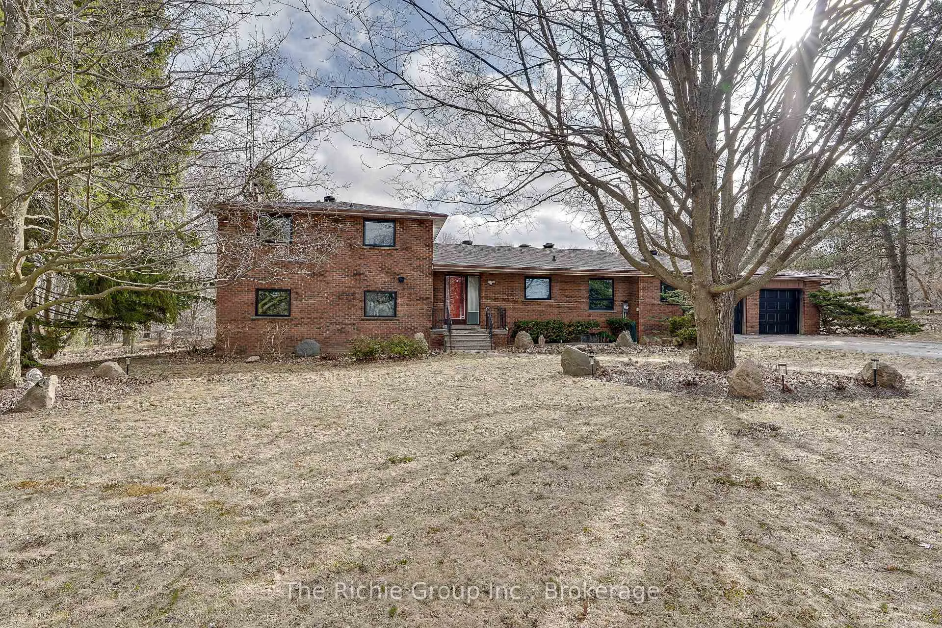 Photo 3 of 9 Mill View Court, Caledon, Mono Mills — HOMEH