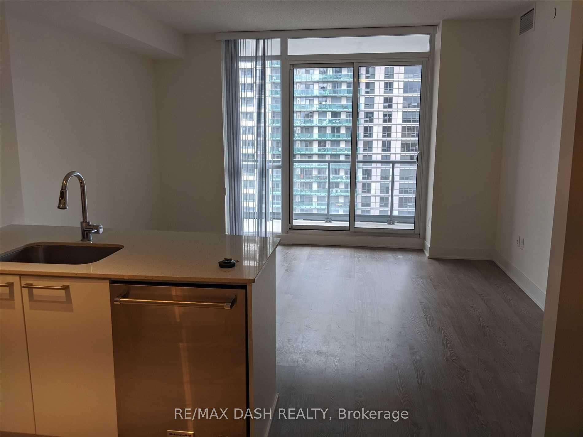 Photo 3 of Unit 1609, 30 Roehampton Avenue, Toronto, Mount Pleasant West — HOMEH