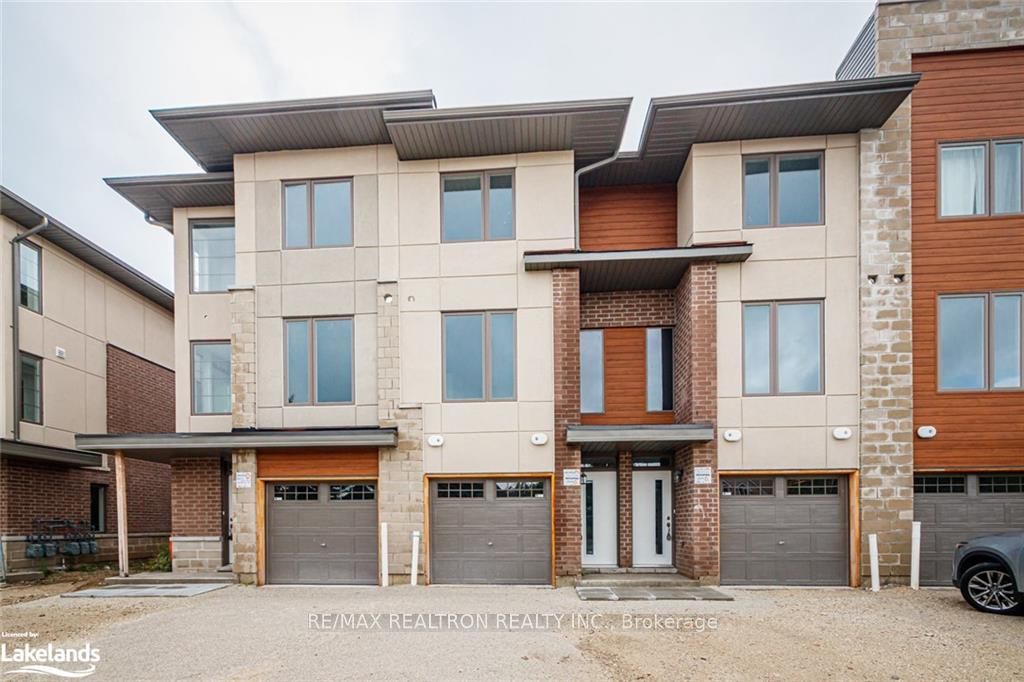 Front of Unit 2, 33 Dawson Drive