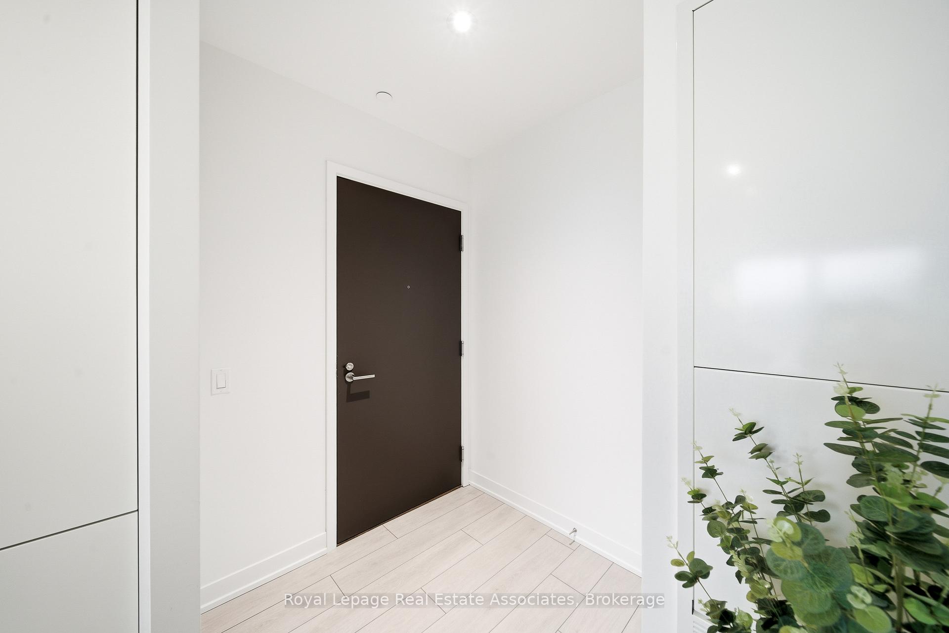 Photo 3 of Unit 1005, 39 Mary Street, Barrie, City Centre — HOMEH