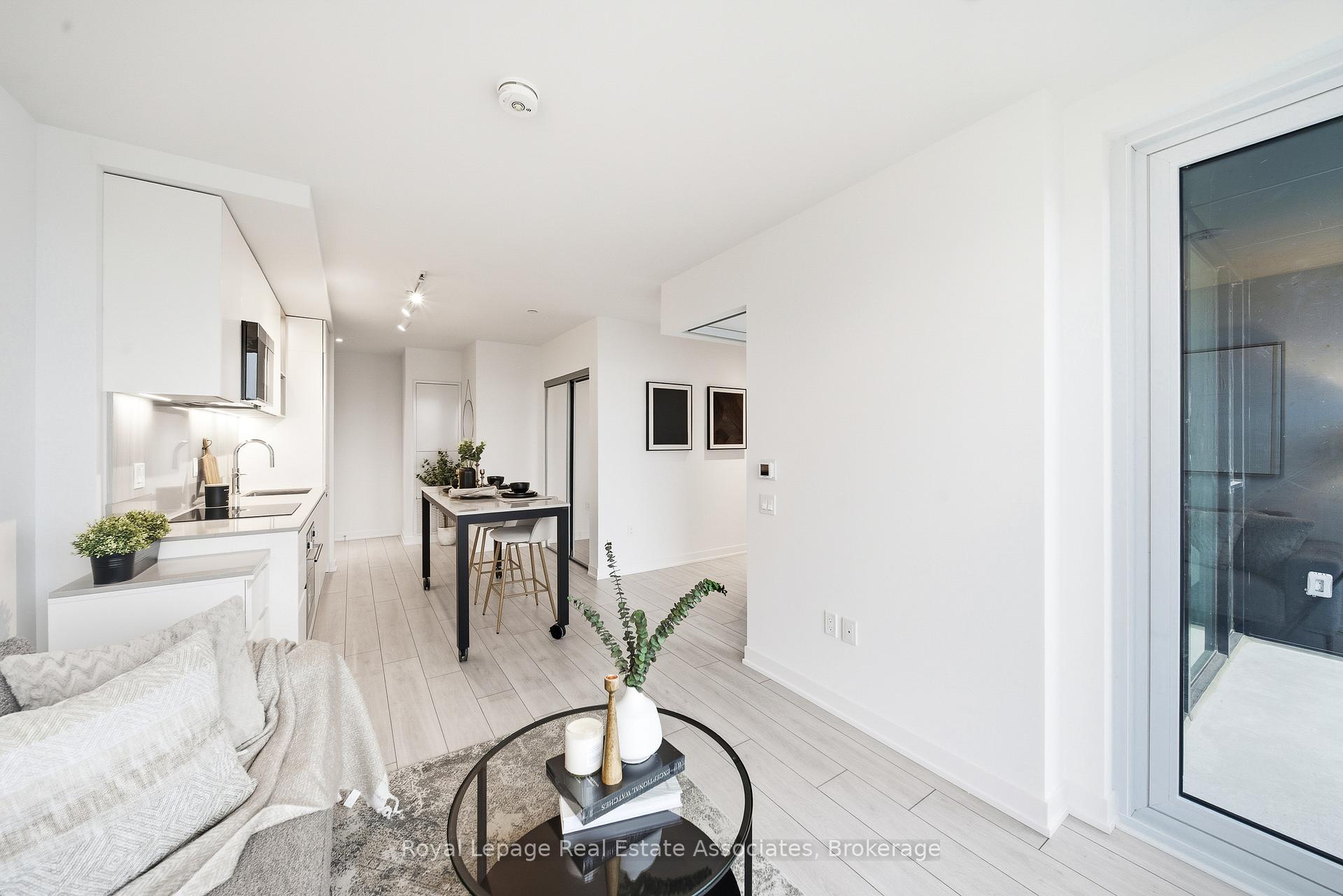 Photo 9 of Unit 1005, 39 Mary Street, Barrie, City Centre — HOMEH