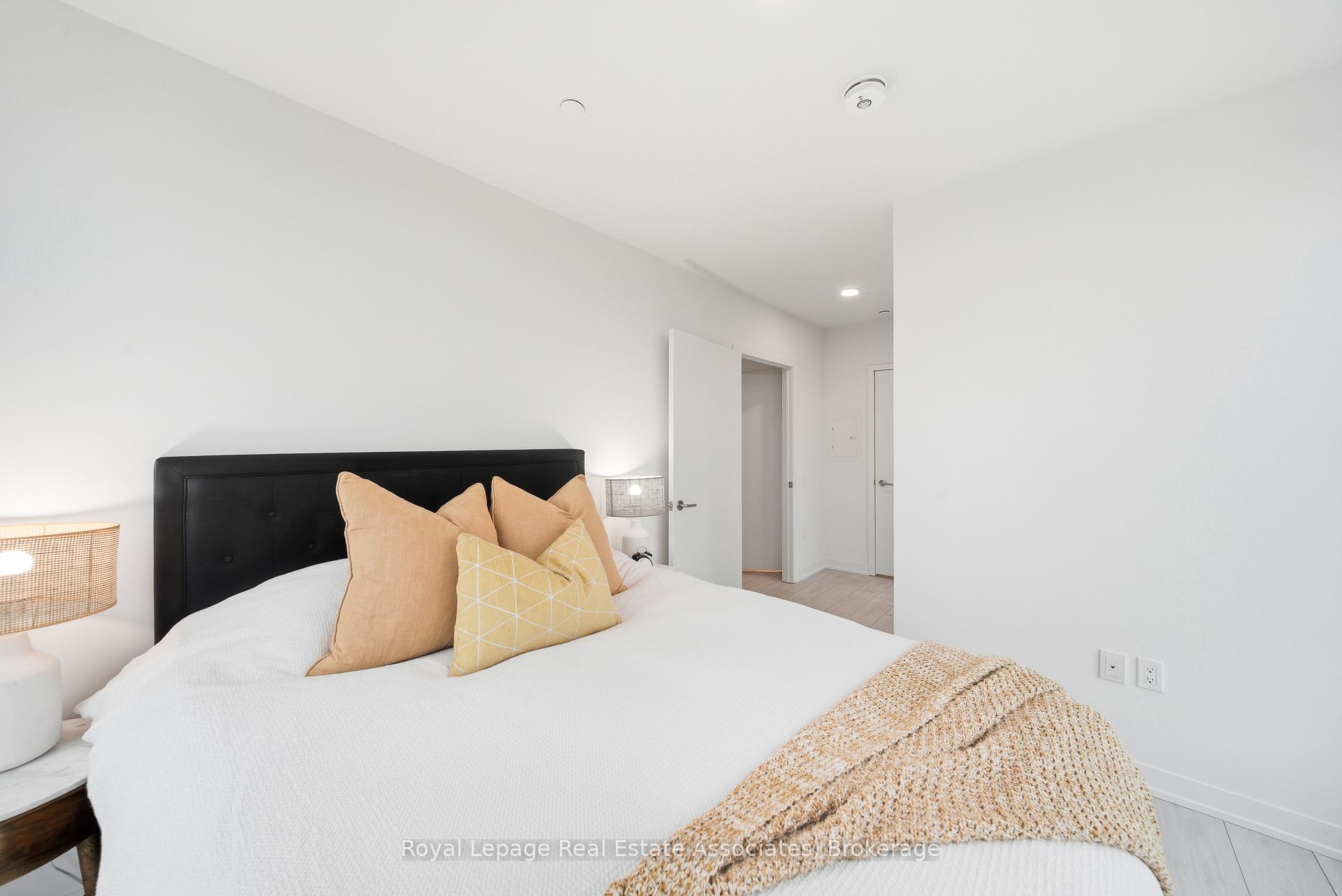 Photo 12 of Unit 1005, 39 Mary Street, Barrie, City Centre — HOMEH