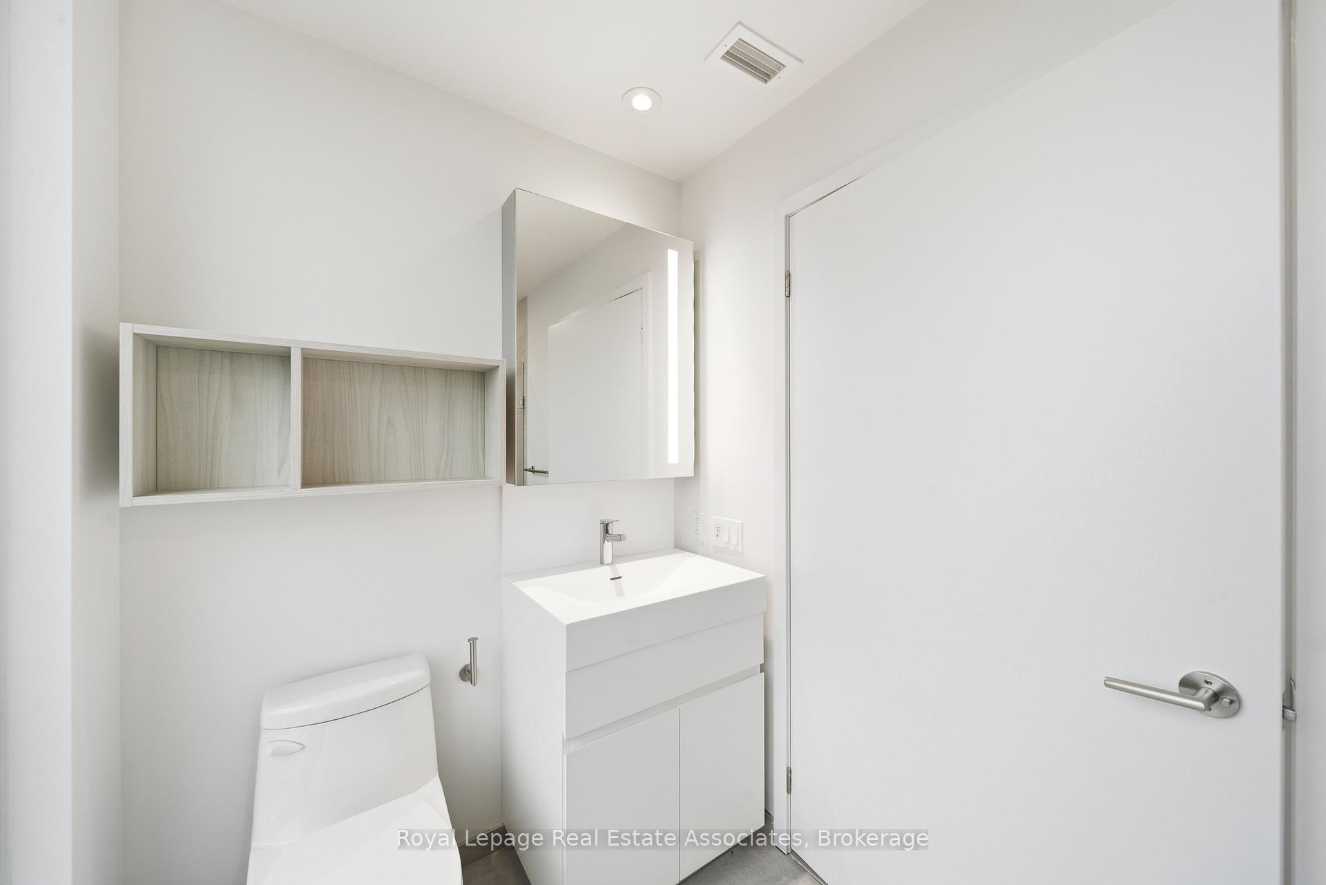 Photo 14 of Unit 1005, 39 Mary Street, Barrie, City Centre — HOMEH