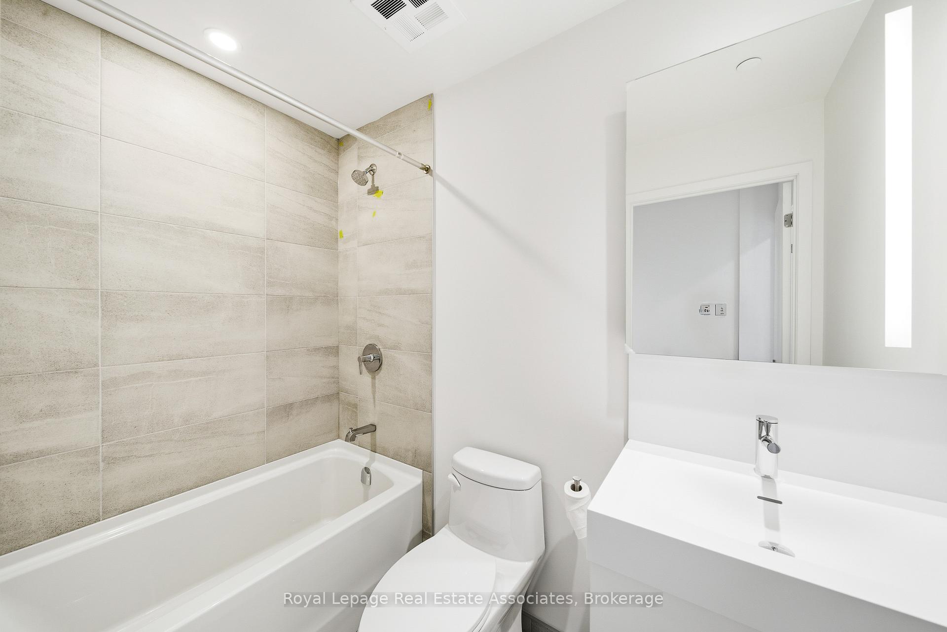 Photo 17 of Unit 1005, 39 Mary Street, Barrie, City Centre — HOMEH