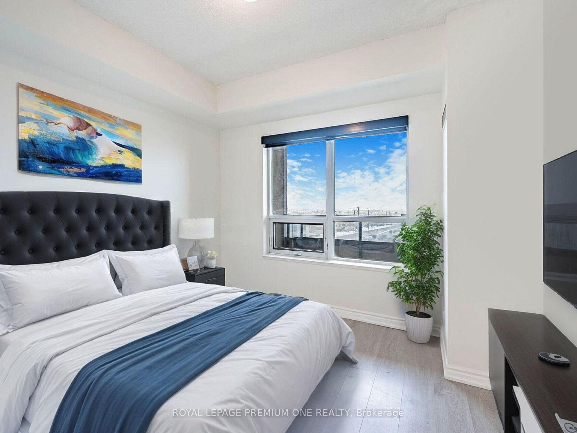Photo 11 of Unit 815, 9225 Jane Street, Vaughan, Maple — HOMEH