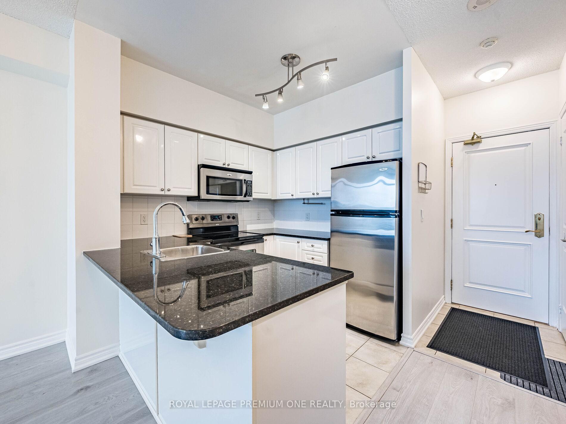Photo 14 of Unit 815, 9225 Jane Street, Vaughan, Maple — HOMEH