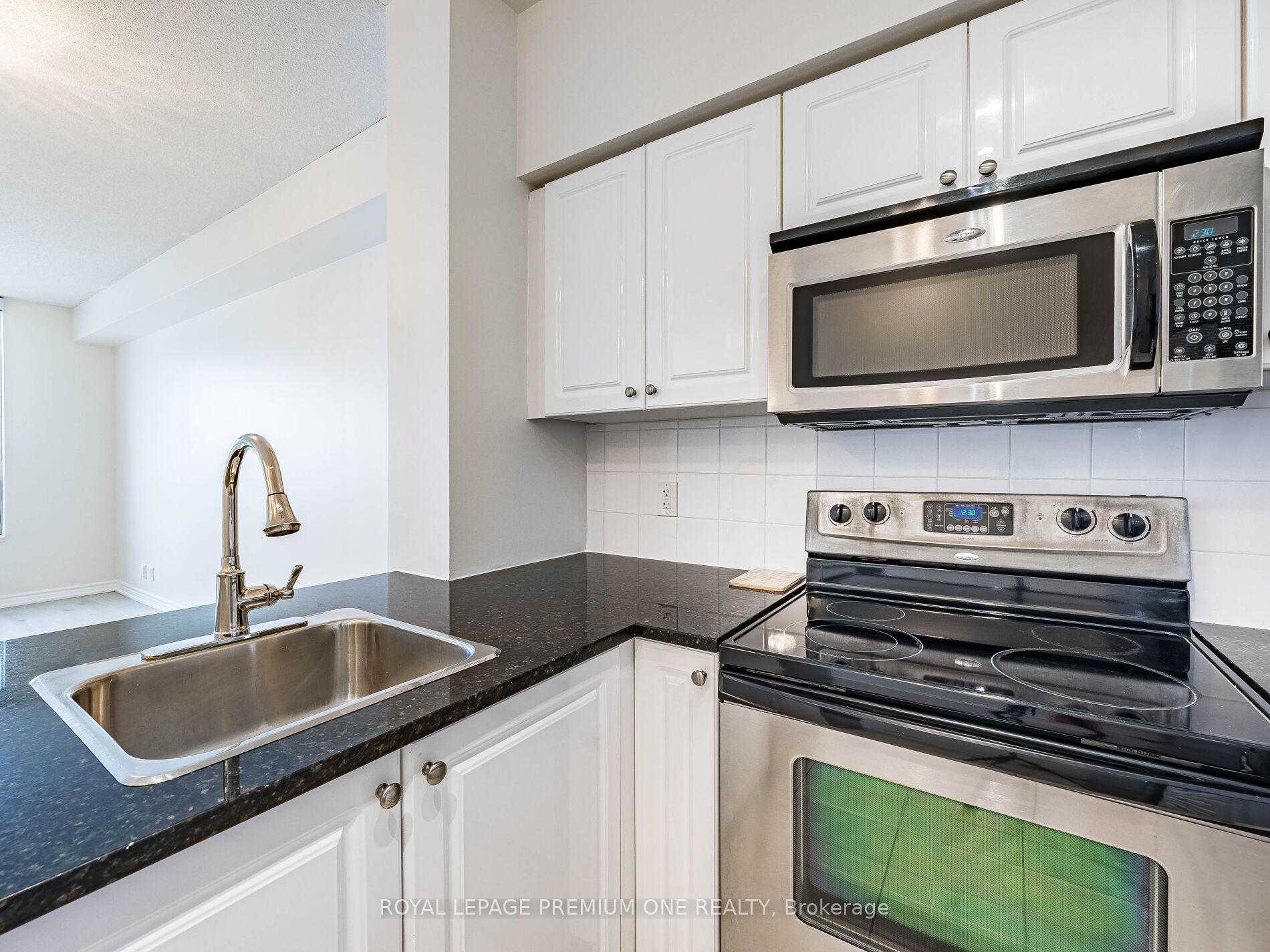 Photo 16 of Unit 815, 9225 Jane Street, Vaughan, Maple — HOMEH