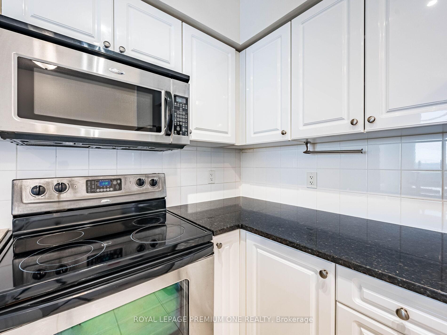 Photo 17 of Unit 815, 9225 Jane Street, Vaughan, Maple — HOMEH