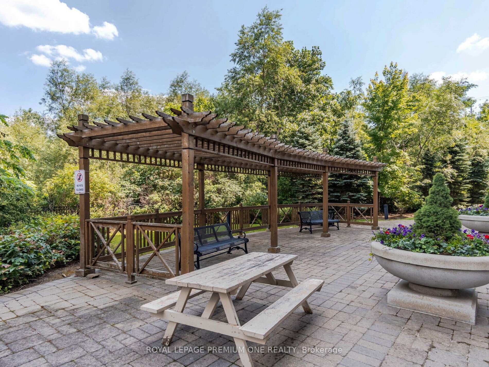 Photo 43 of Unit 815, 9225 Jane Street, Vaughan, Maple — HOMEH
