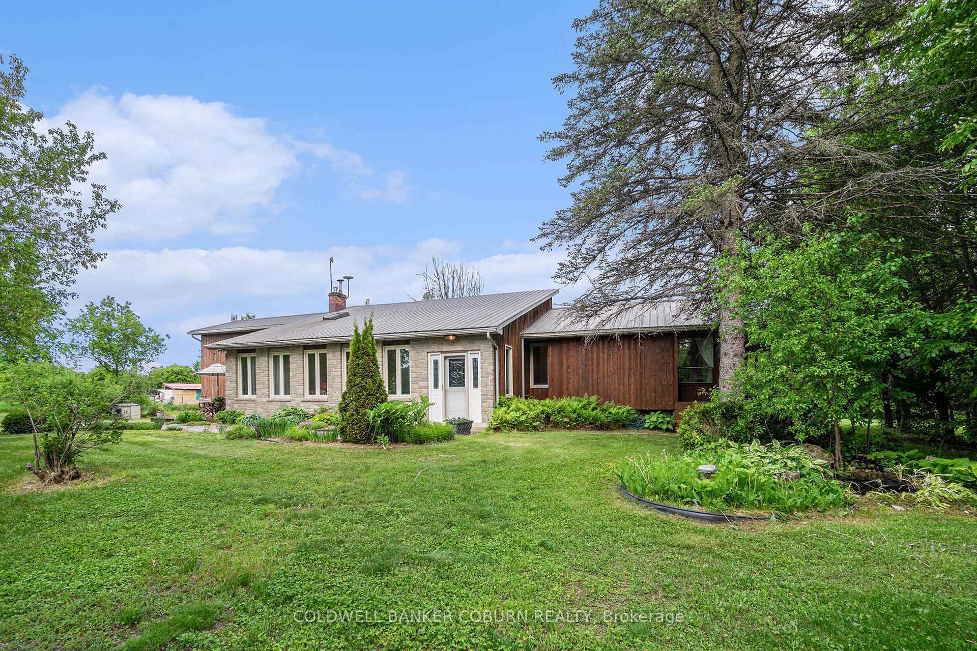 Photo 1 of 1025 Hyndman Road, Edwardsburgh/Cardinal, Edwardsburgh/Cardinal Twp — HOMEH