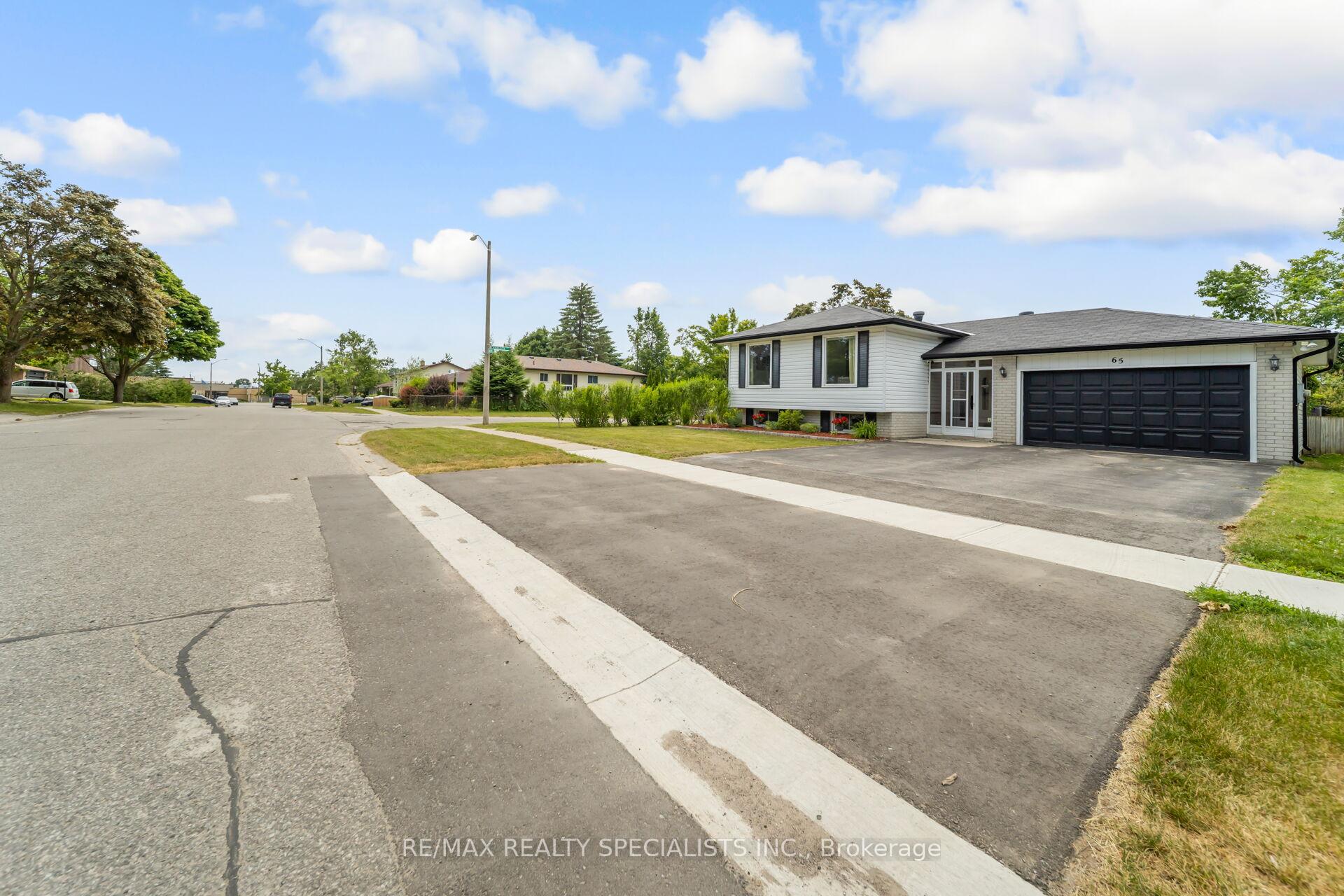 Photo 5 of 65 Bronte Crescent, Barrie, Letitia Heights — HOMEH