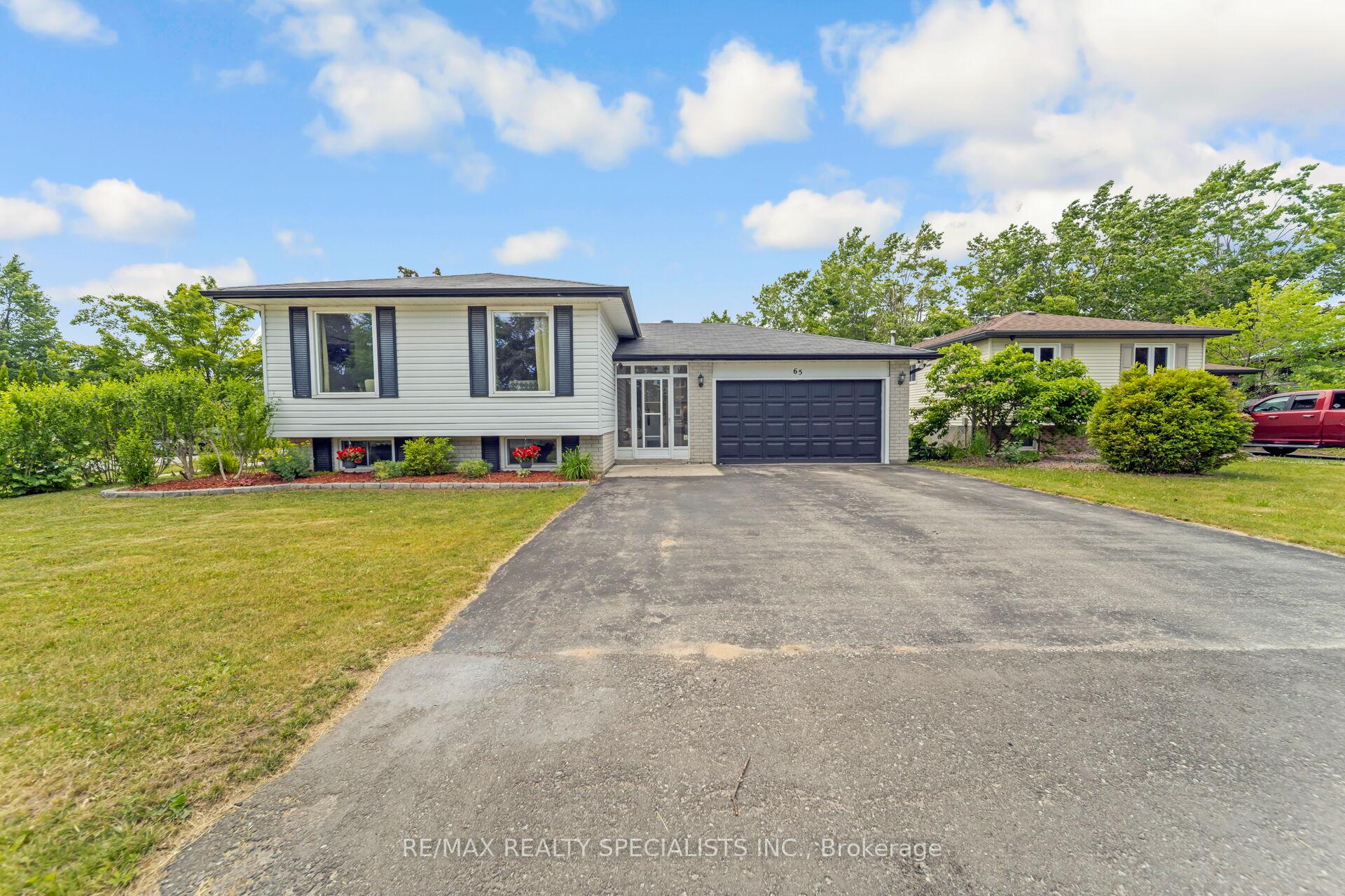 Photo 3 of 65 Bronte Crescent, Barrie, Letitia Heights — HOMEH