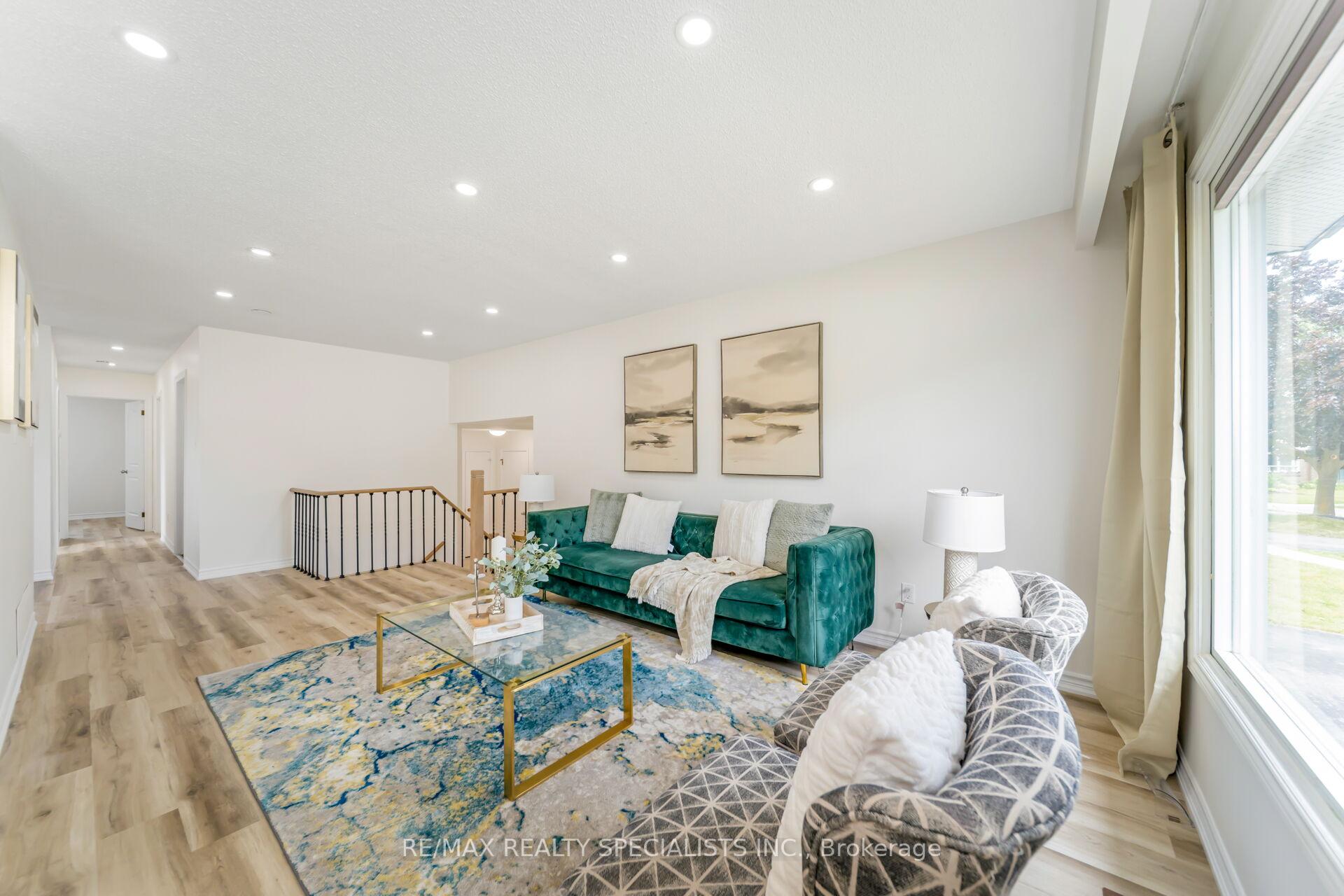 Photo 12 of 65 Bronte Crescent, Barrie, Letitia Heights — HOMEH