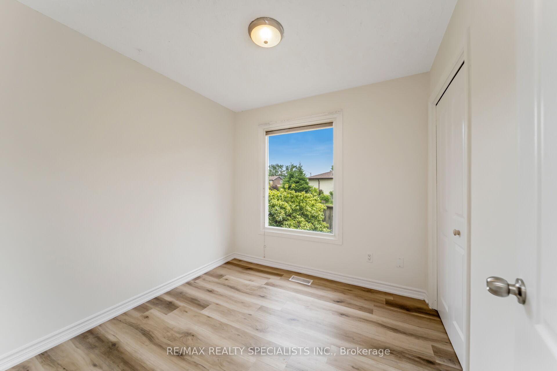 Photo 20 of 65 Bronte Crescent, Barrie, Letitia Heights — HOMEH