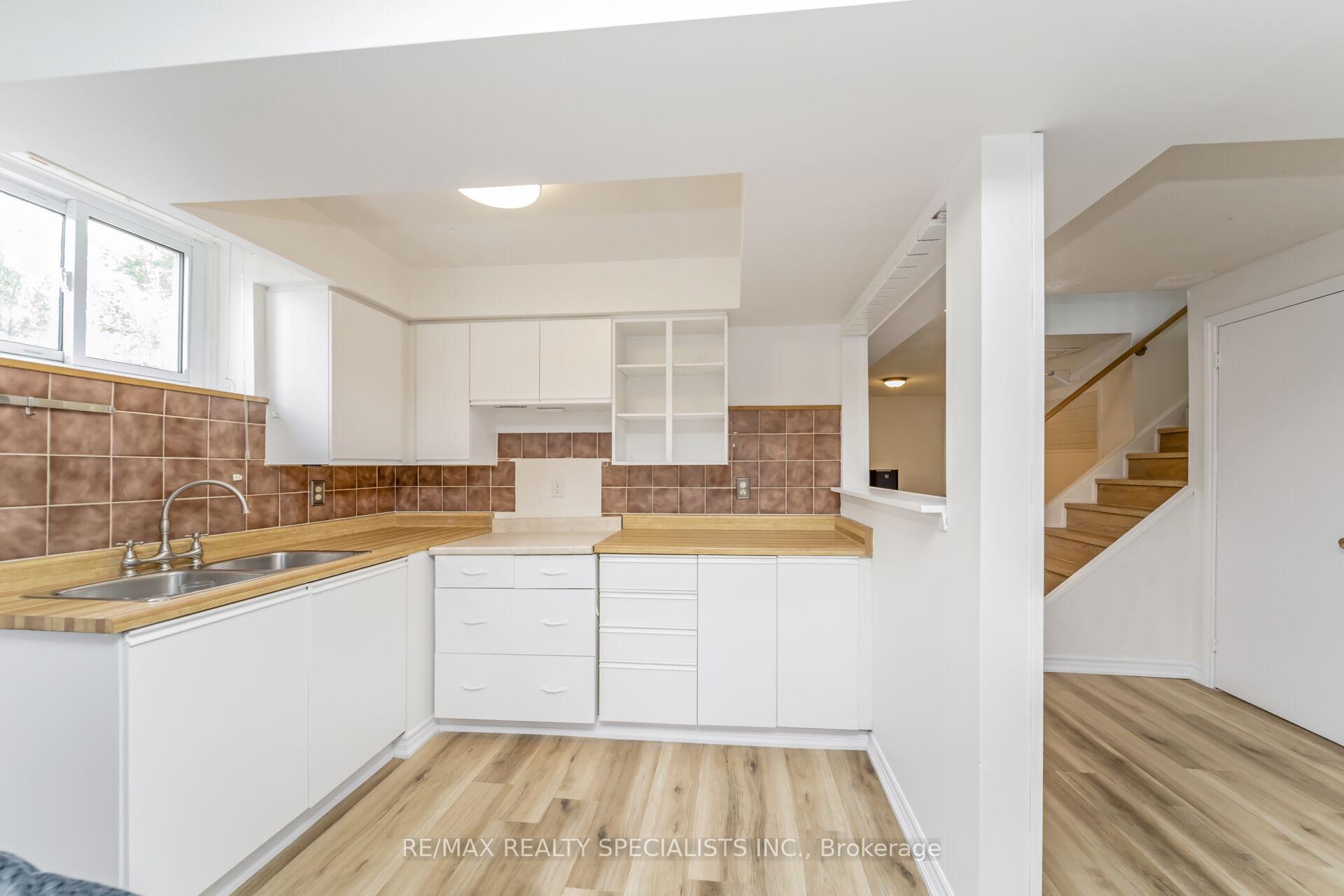 Photo 35 of 65 Bronte Crescent, Barrie, Letitia Heights — HOMEH