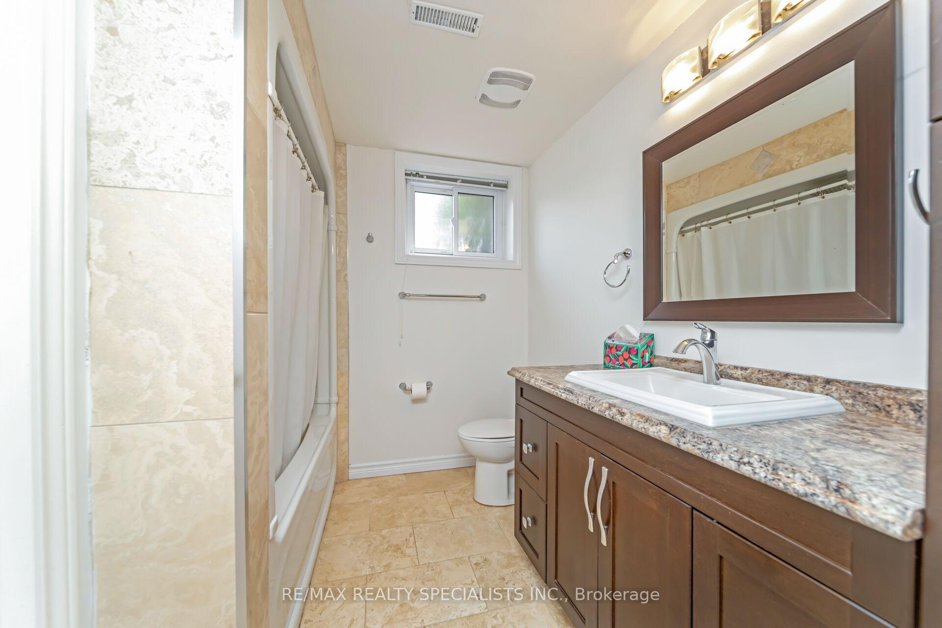 Photo 40 of 65 Bronte Crescent, Barrie, Letitia Heights — HOMEH