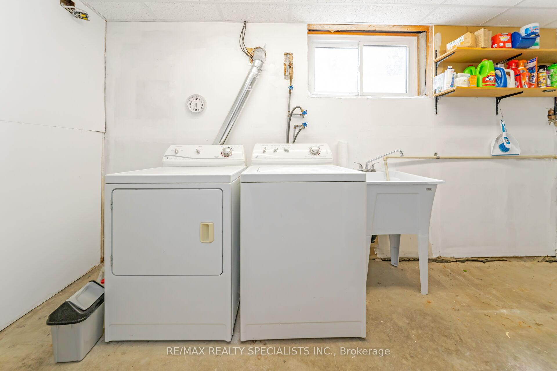 Photo 41 of 65 Bronte Crescent, Barrie, Letitia Heights — HOMEH