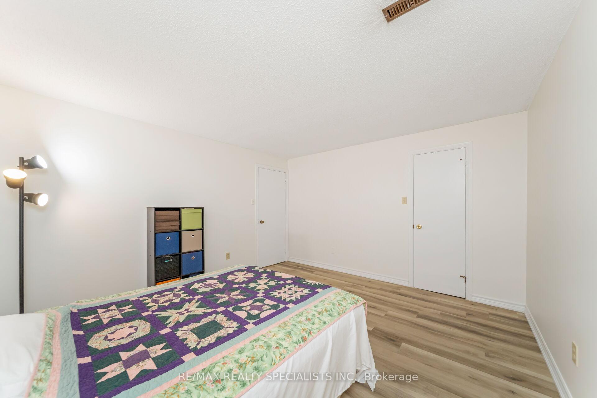 Photo 44 of 65 Bronte Crescent, Barrie, Letitia Heights — HOMEH