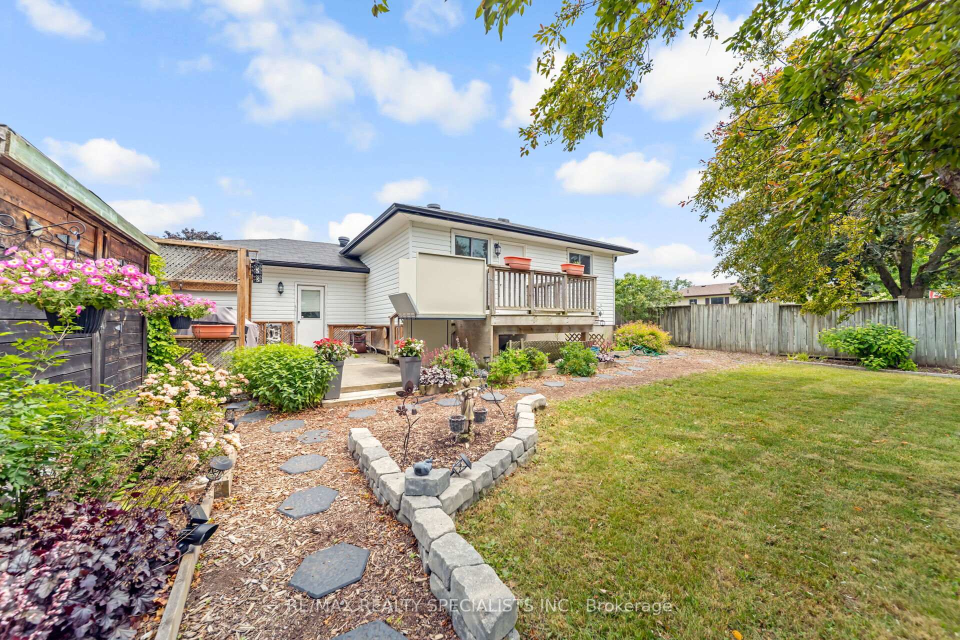 Photo 48 of 65 Bronte Crescent, Barrie, Letitia Heights — HOMEH