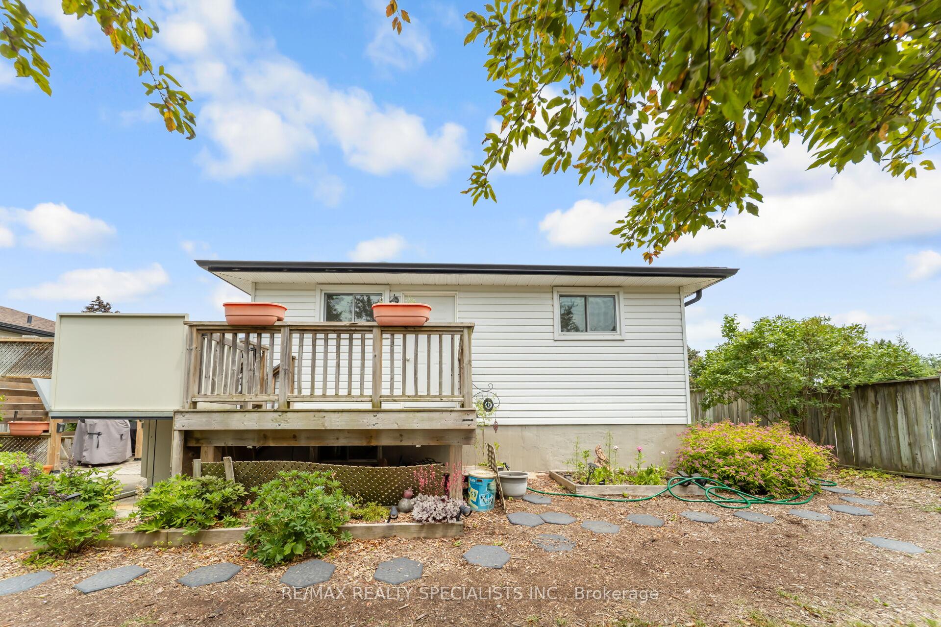 Photo 49 of 65 Bronte Crescent, Barrie, Letitia Heights — HOMEH