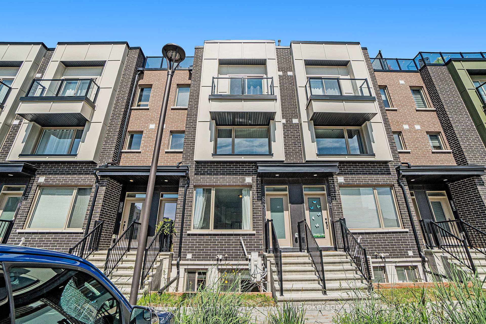 Photo 1 of 577 Takamose Private, Ottawa, CFB Rockcliffe and Area — HOMEH