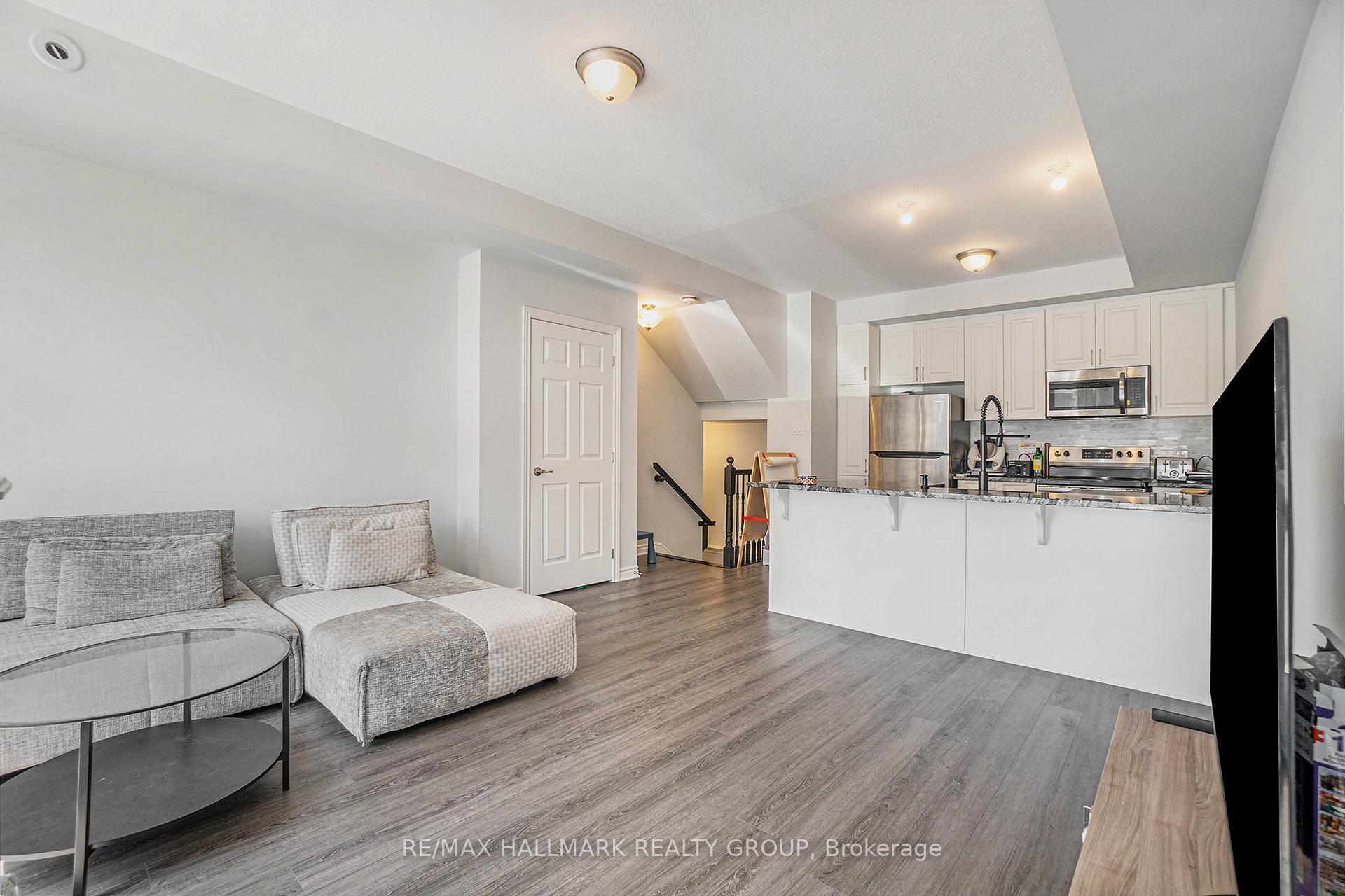 Photo 5 of 577 Takamose Private, Ottawa, CFB Rockcliffe and Area — HOMEH
