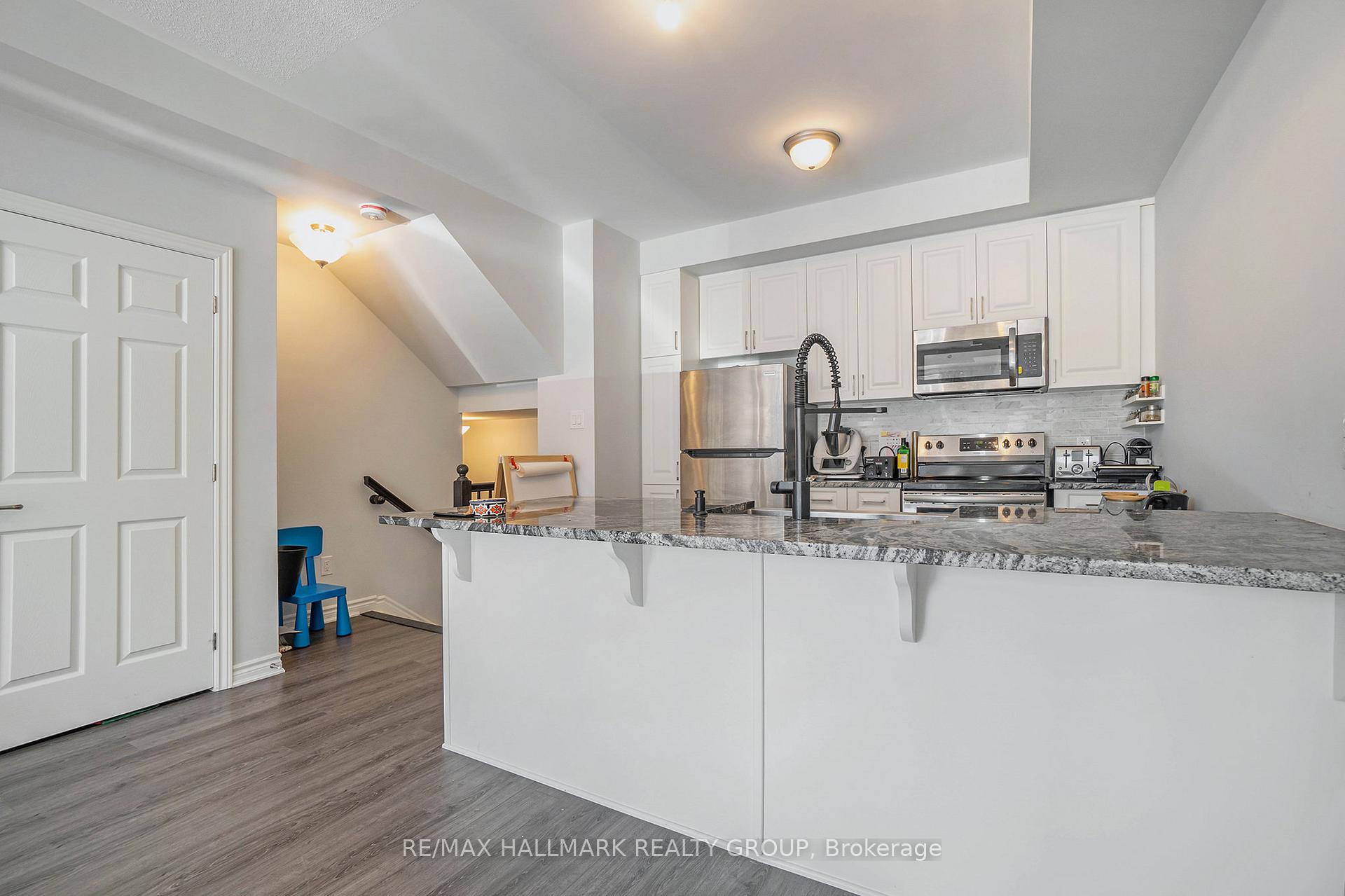 Photo 7 of 577 Takamose Private, Ottawa, CFB Rockcliffe and Area — HOMEH