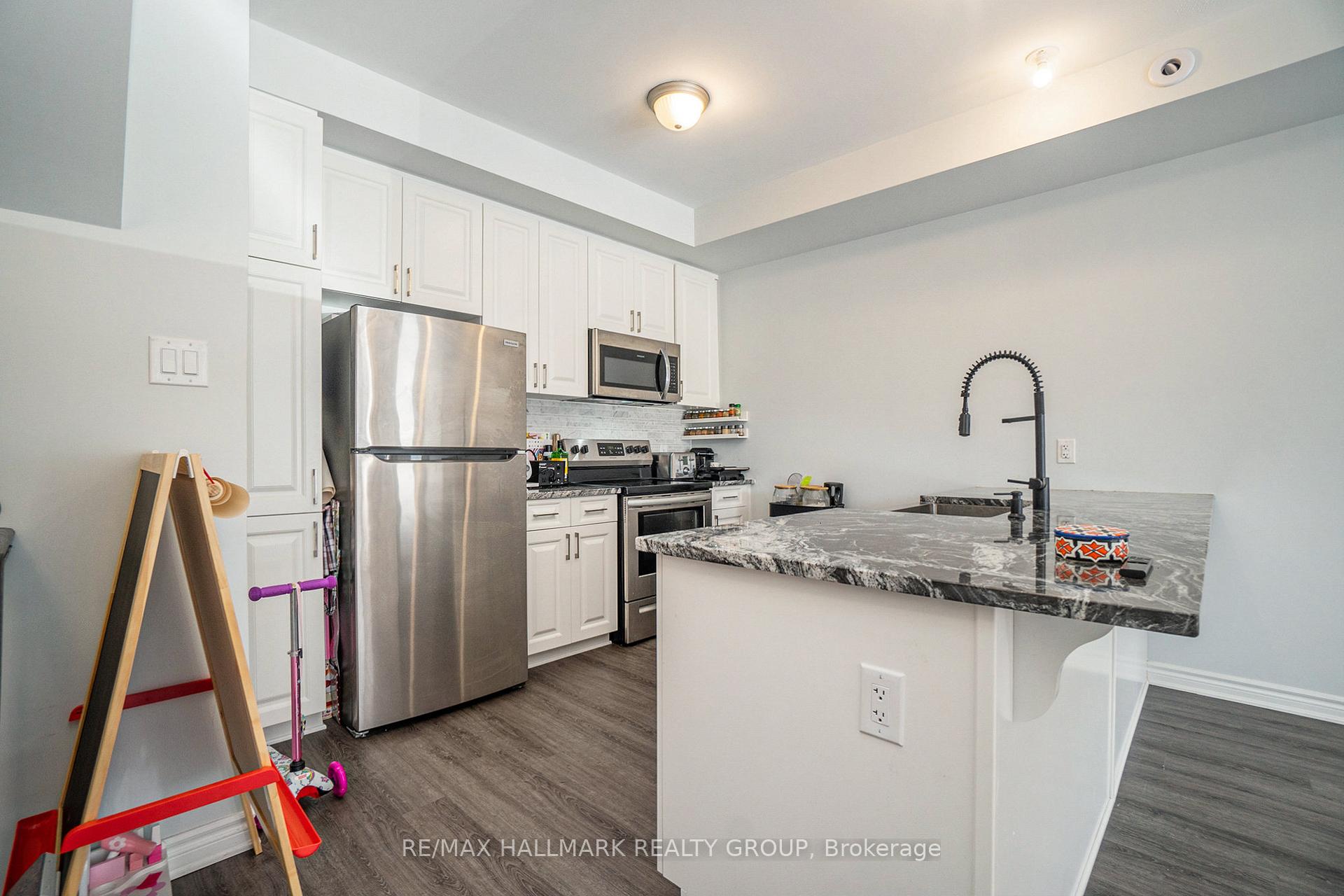 Photo 8 of 577 Takamose Private, Ottawa, CFB Rockcliffe and Area — HOMEH